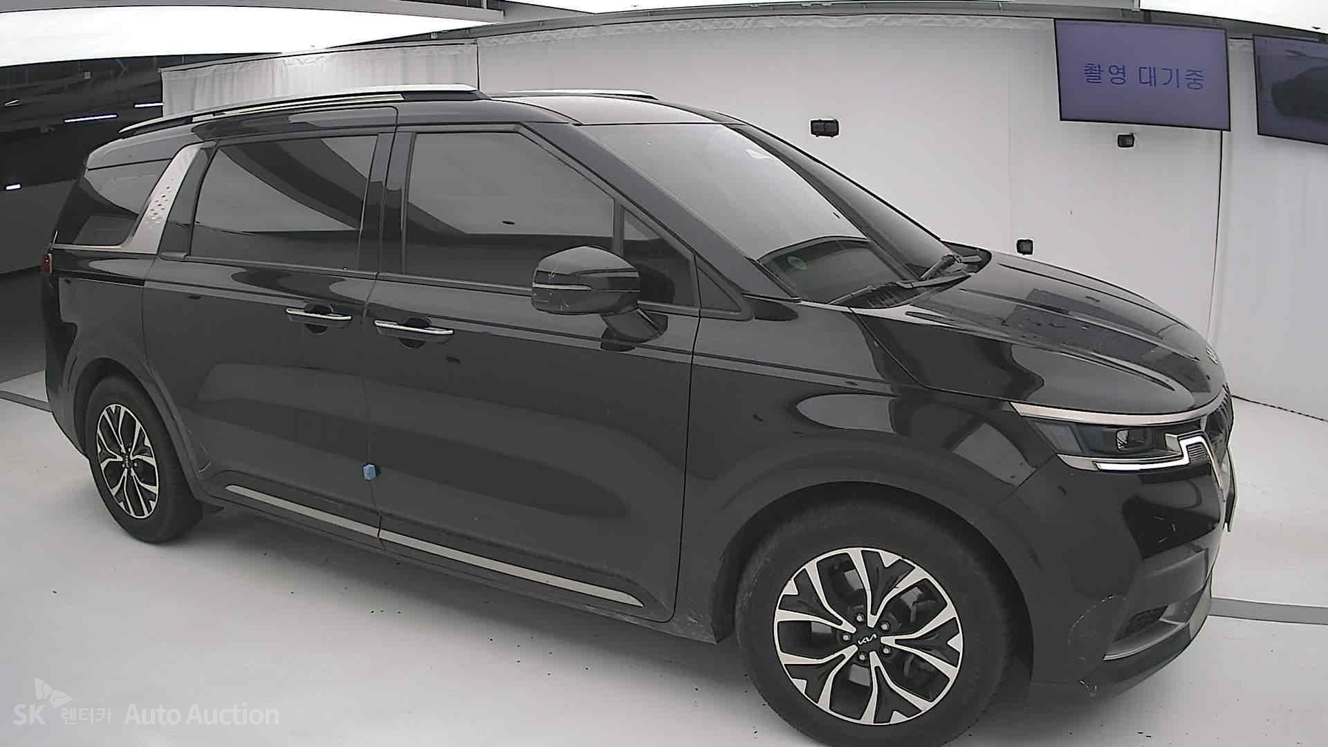 2023 - kia carnival