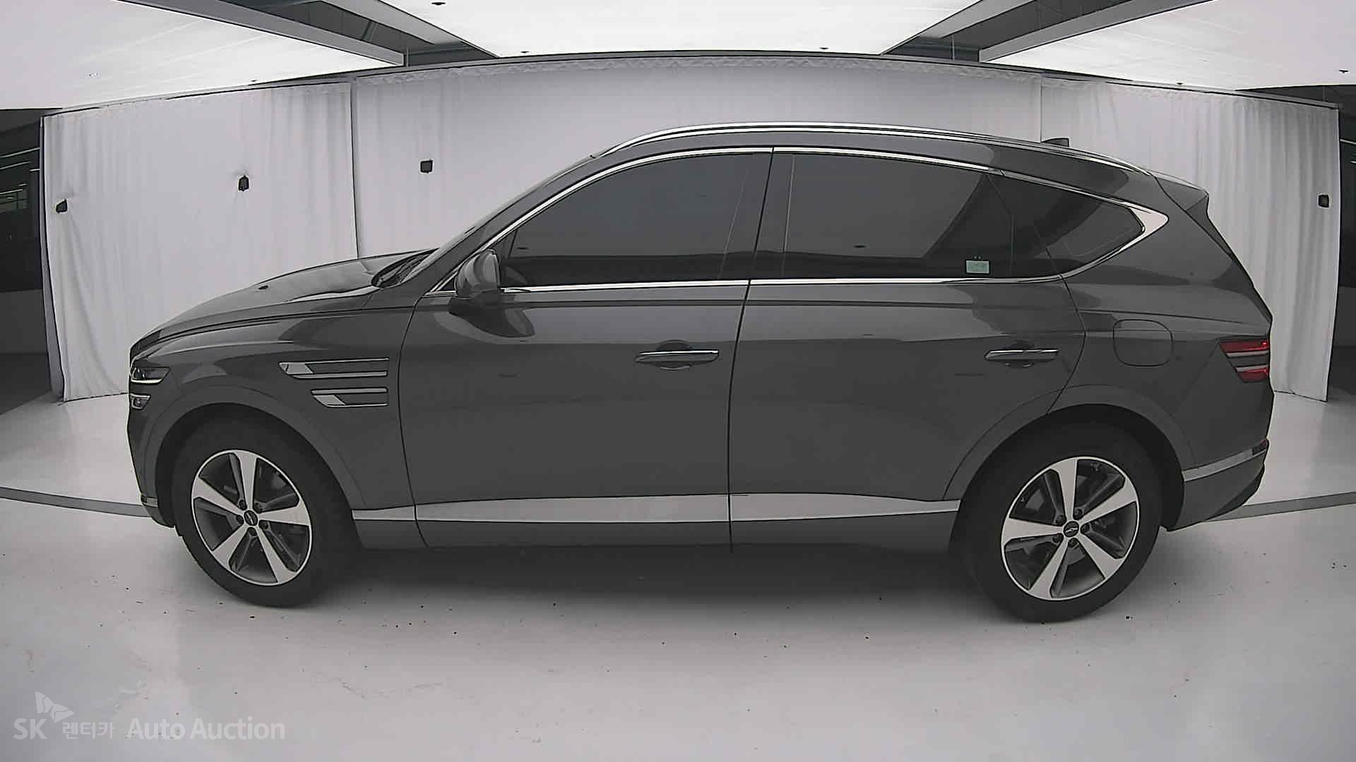 2021 - genesis gv80