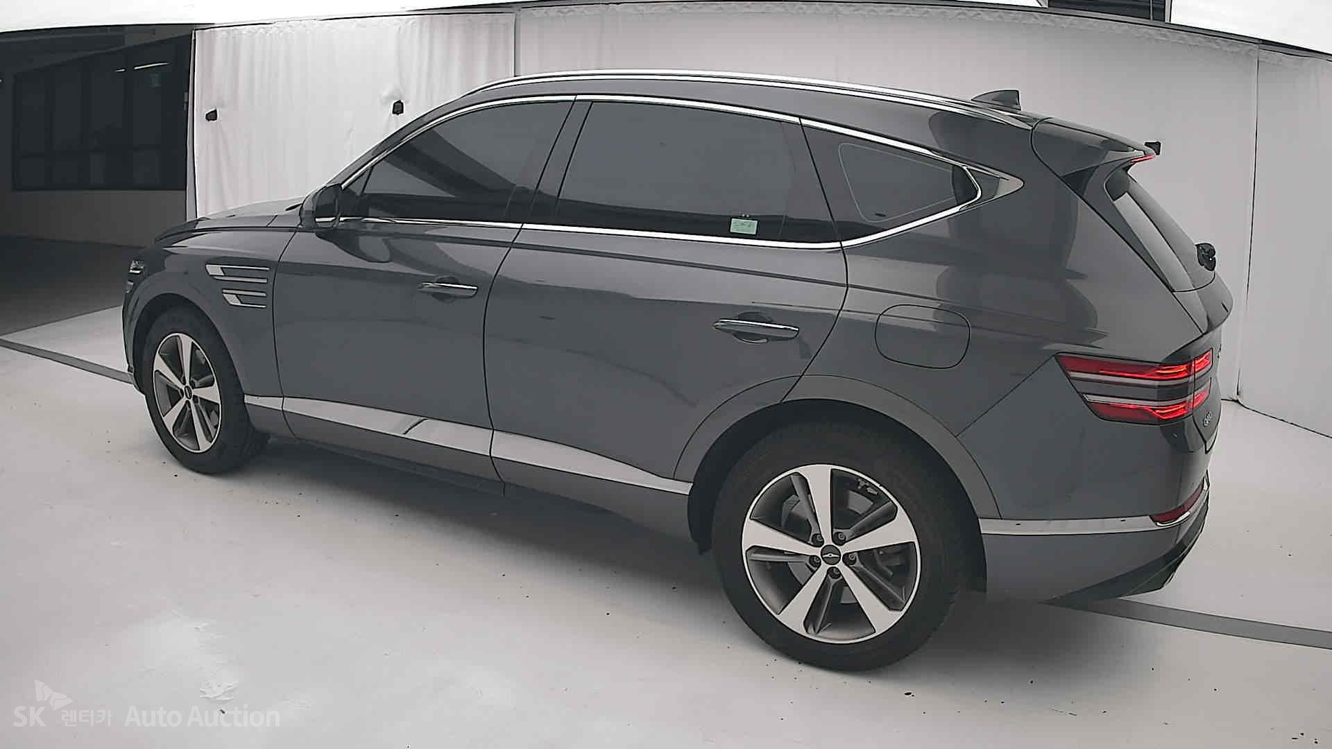 2021 - genesis gv80