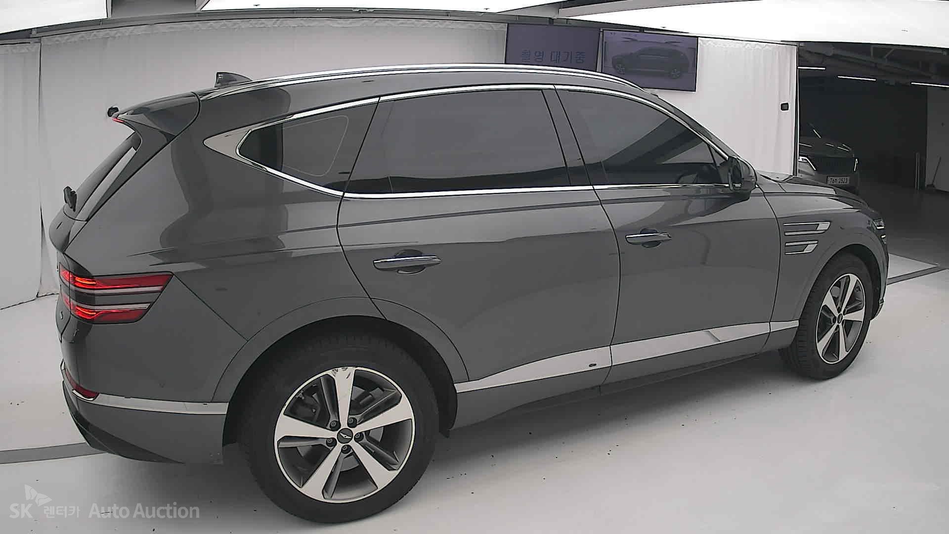 2021 - genesis gv80
