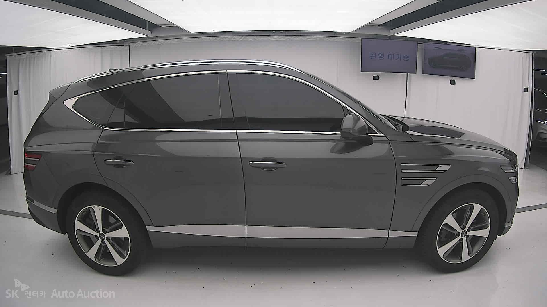 2021 - genesis gv80