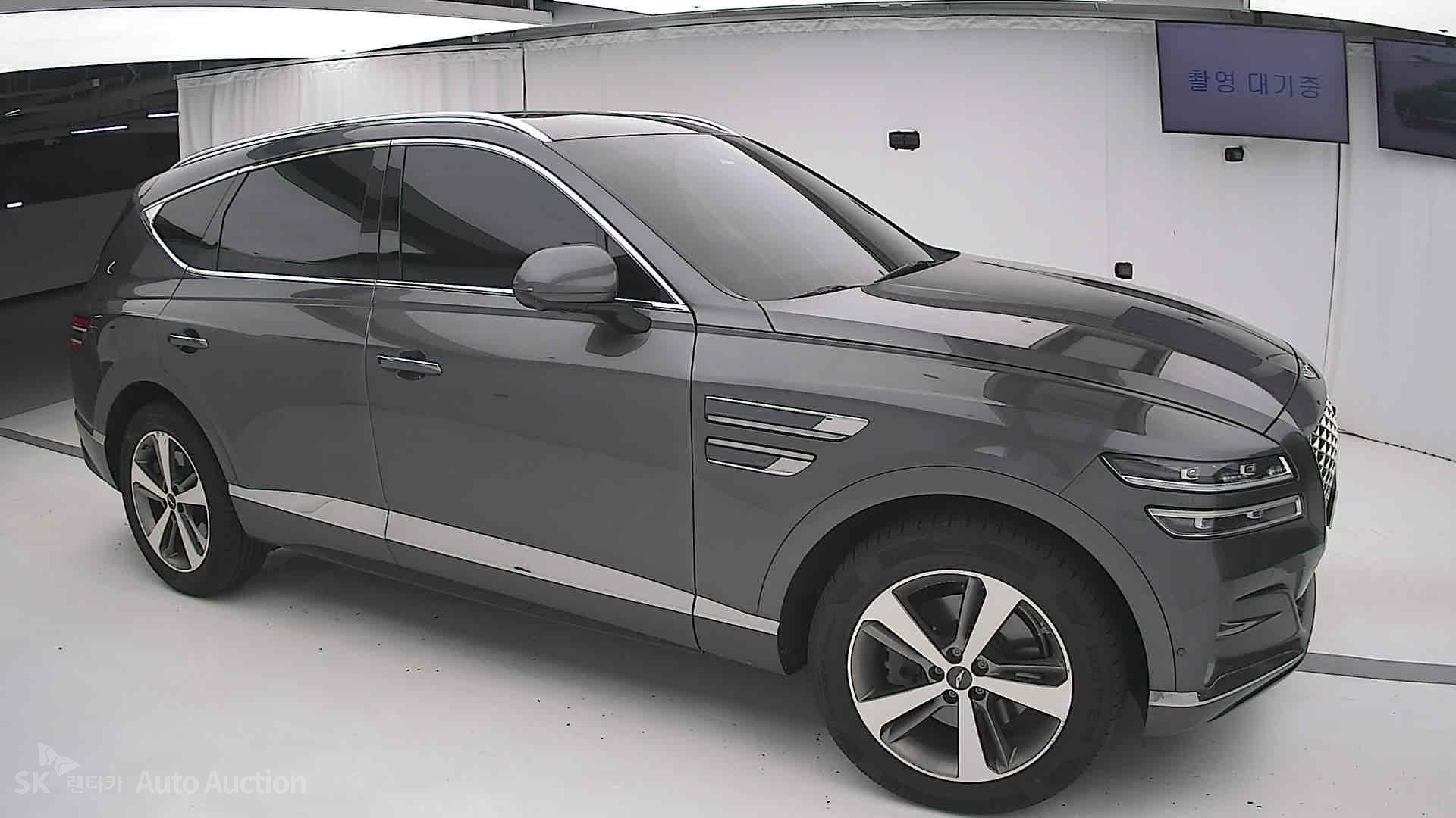 2021 - genesis gv80