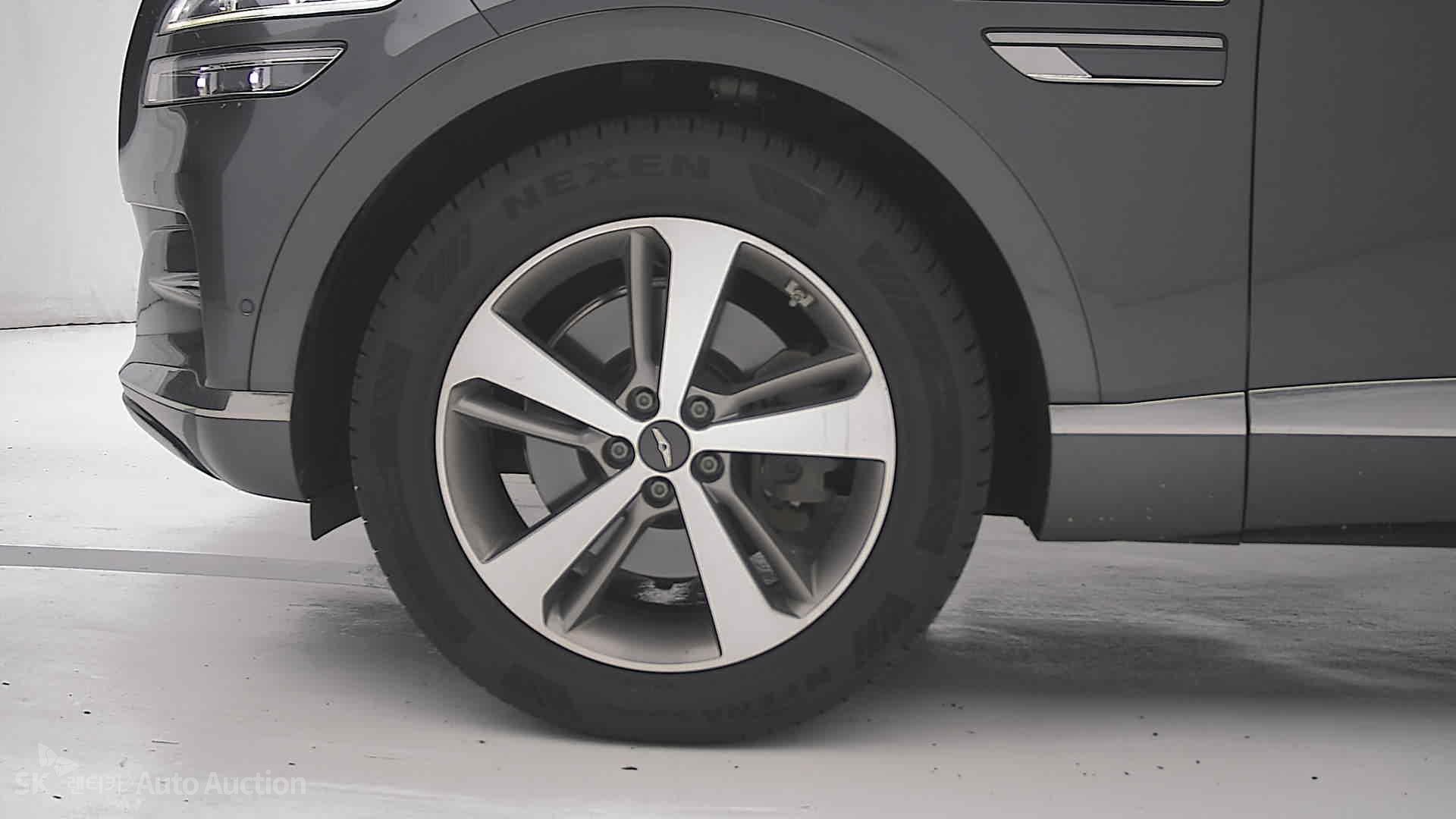 2021 - genesis gv80