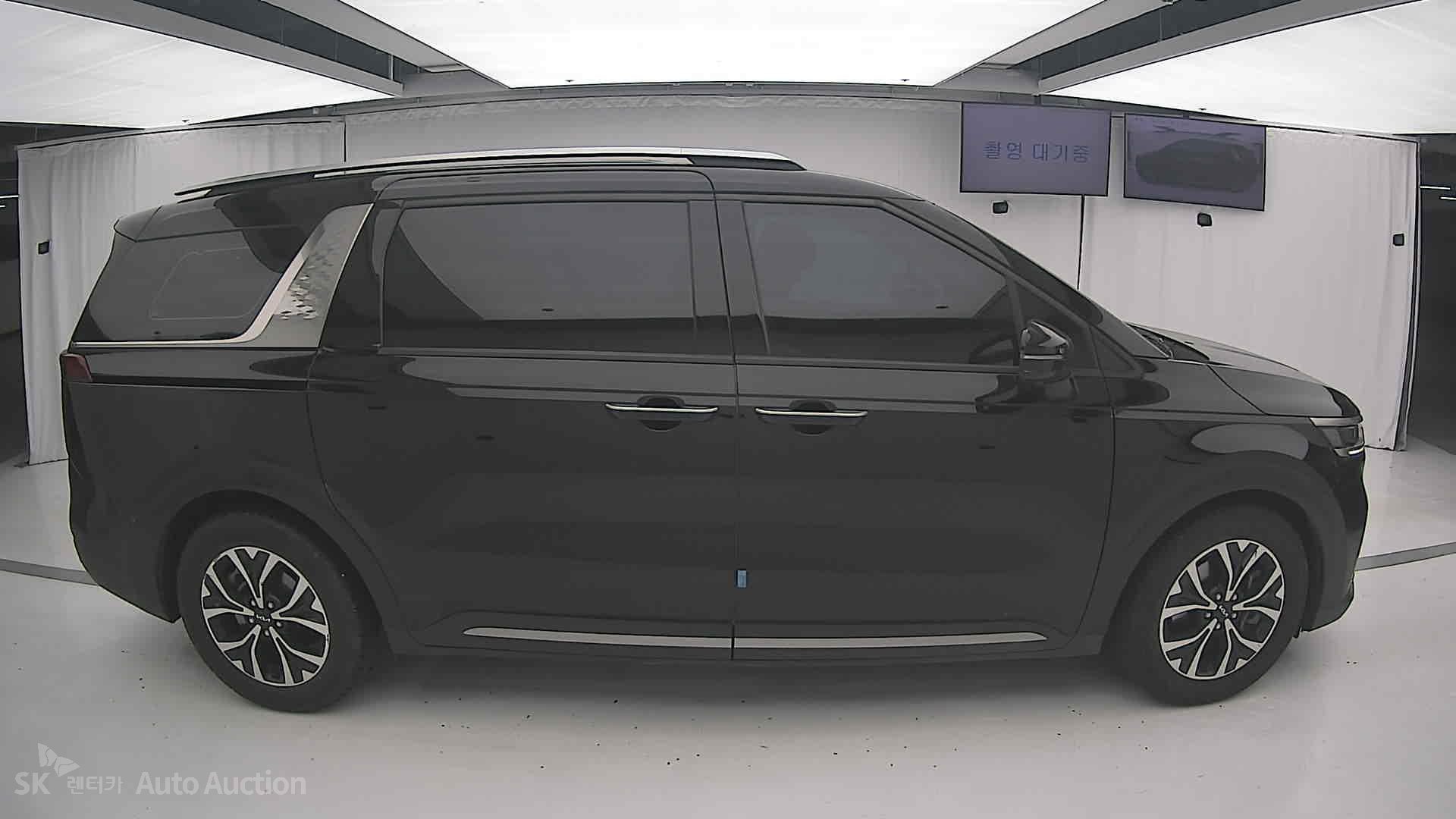 2023 - kia carnival