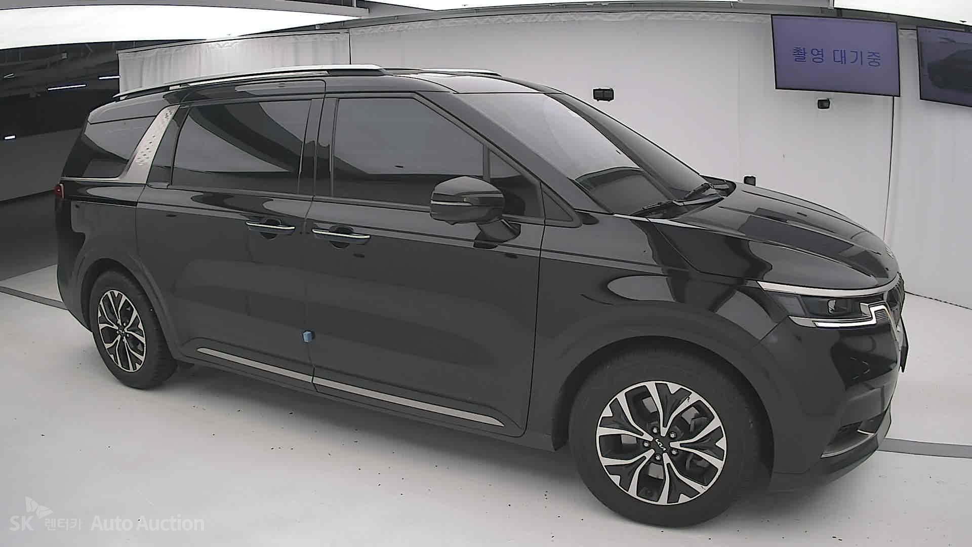 2023 - kia carnival