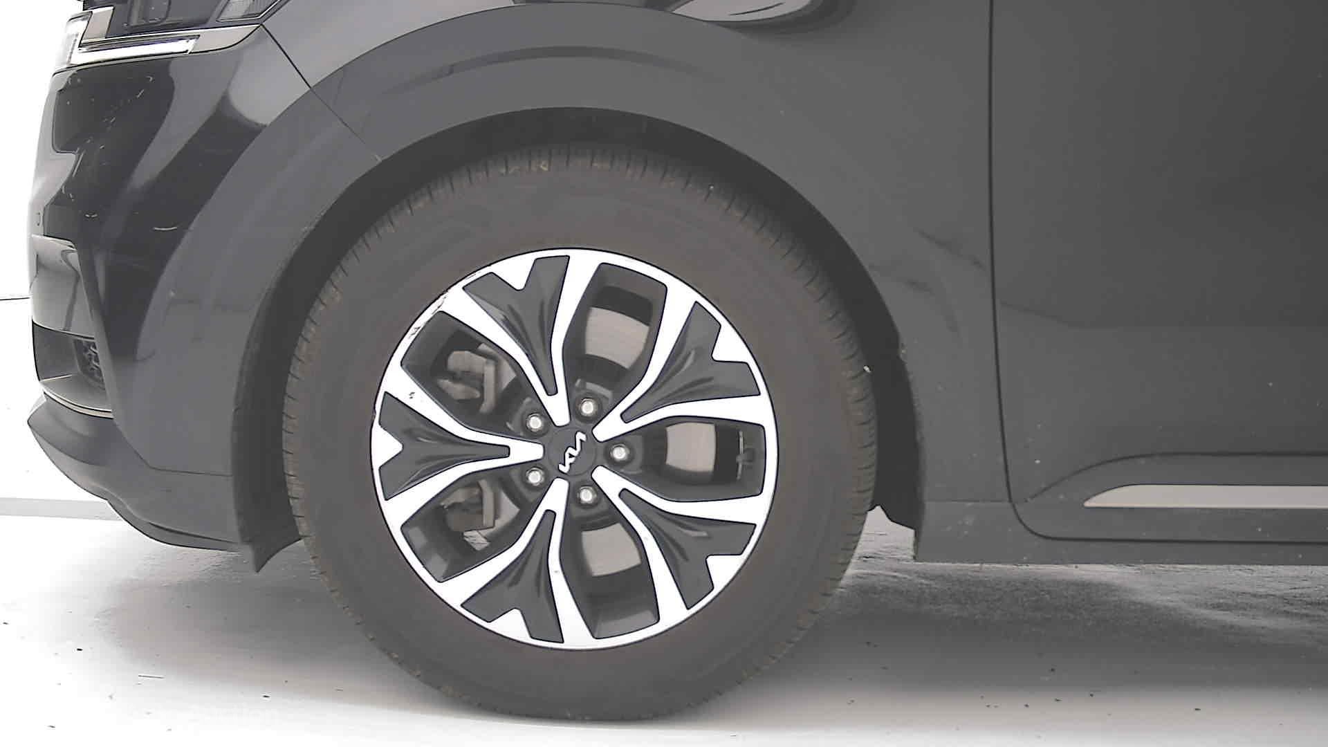 2023 - kia carnival