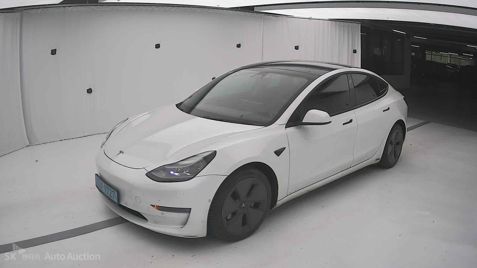 2022 - tesla model 3