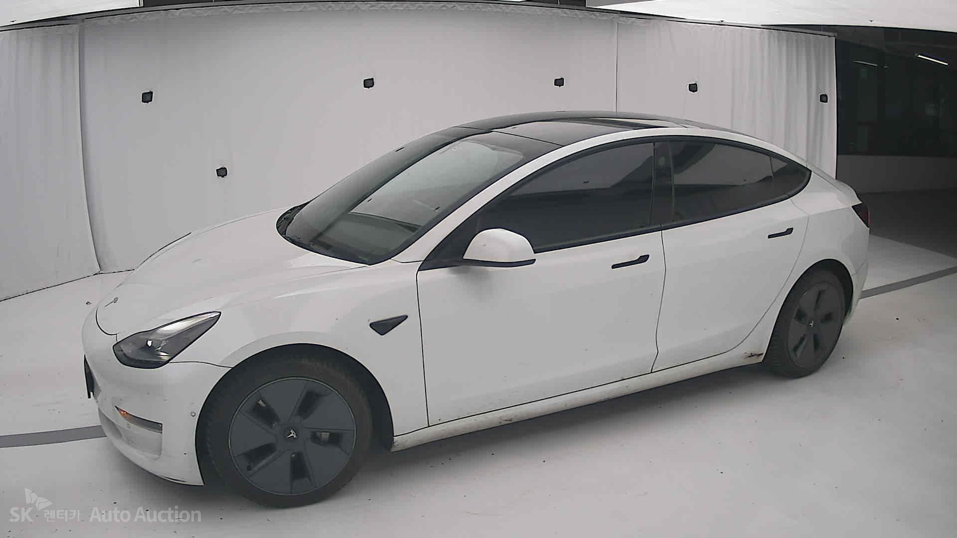 2022 - tesla model 3