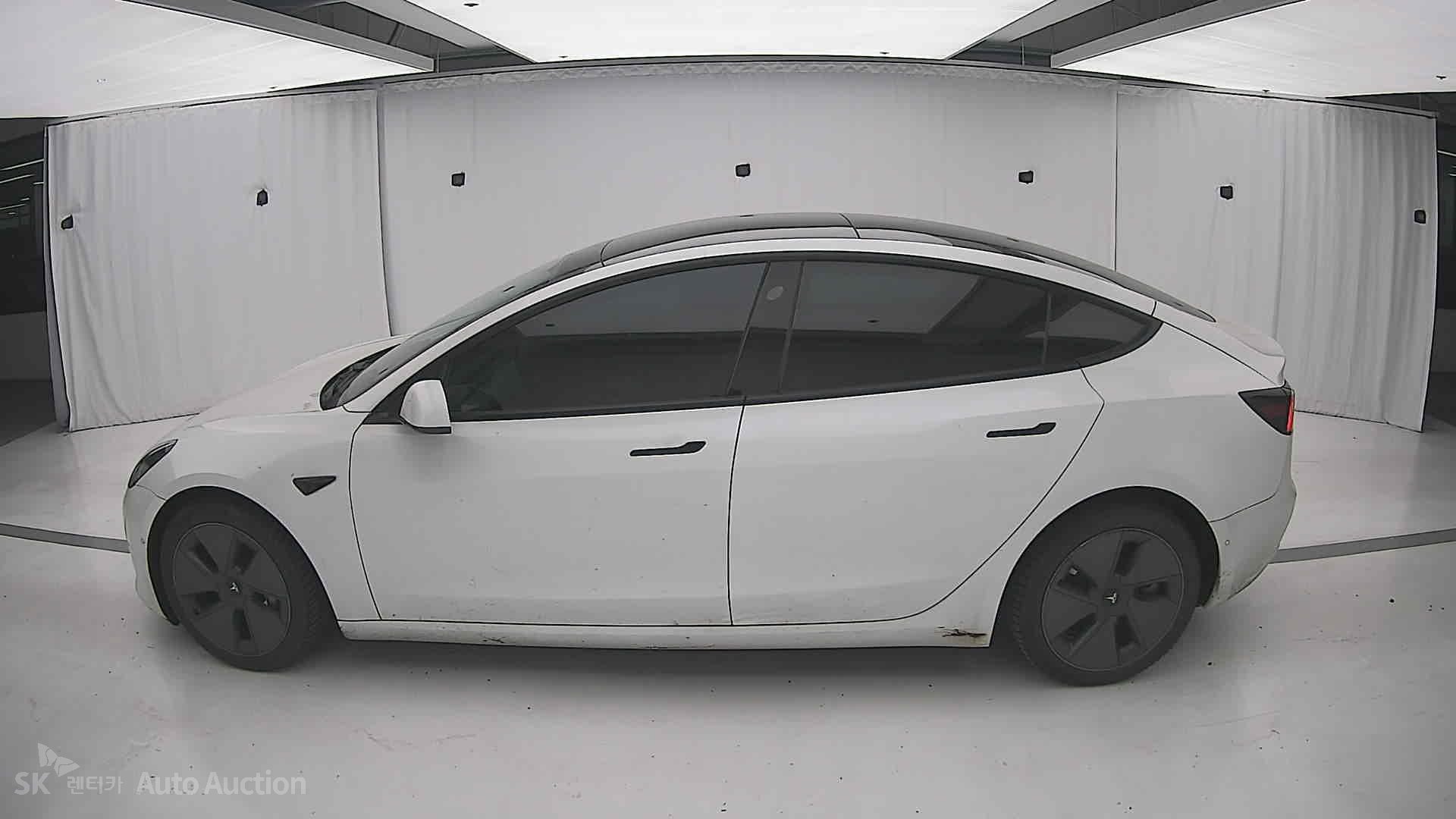 2022 - tesla model 3