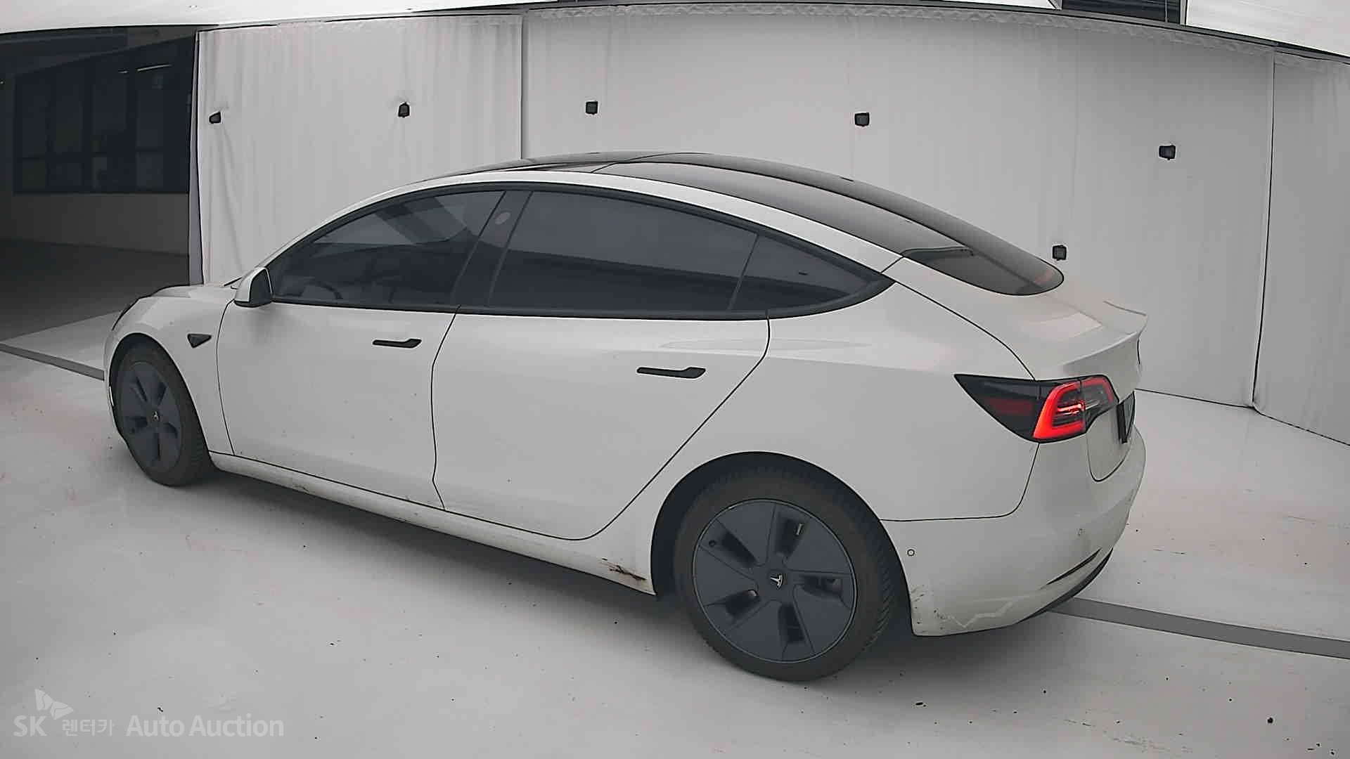 2022 - tesla model 3