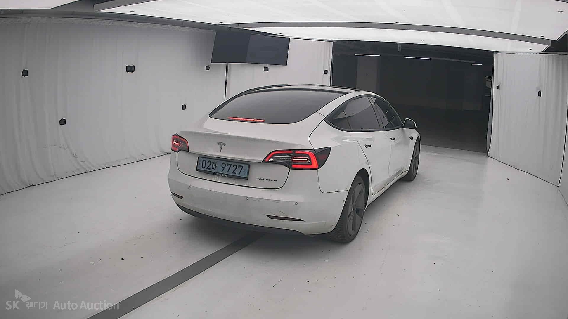 2022 - tesla model 3