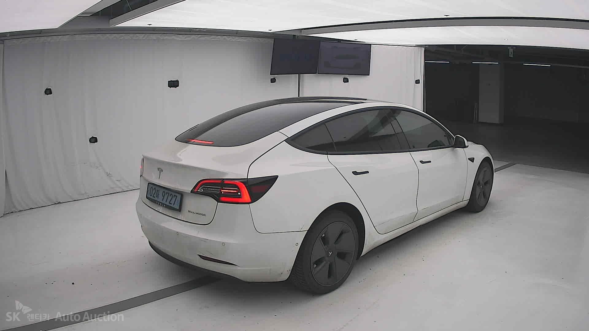 2022 - tesla model 3