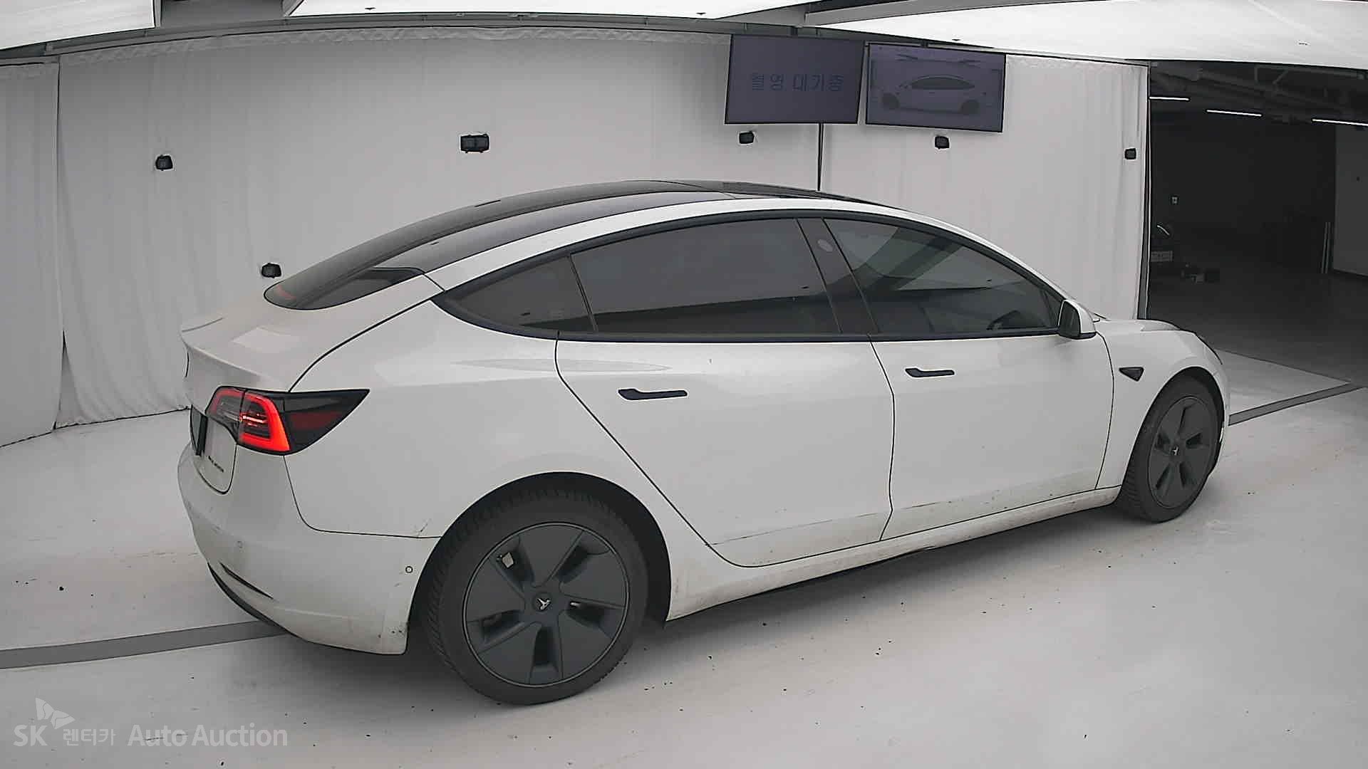 2022 - tesla model 3