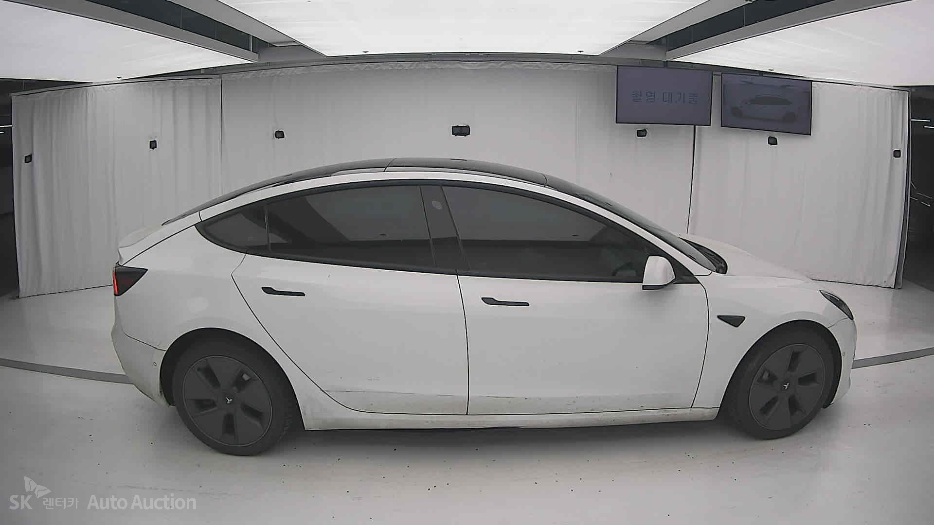 2022 - tesla model 3