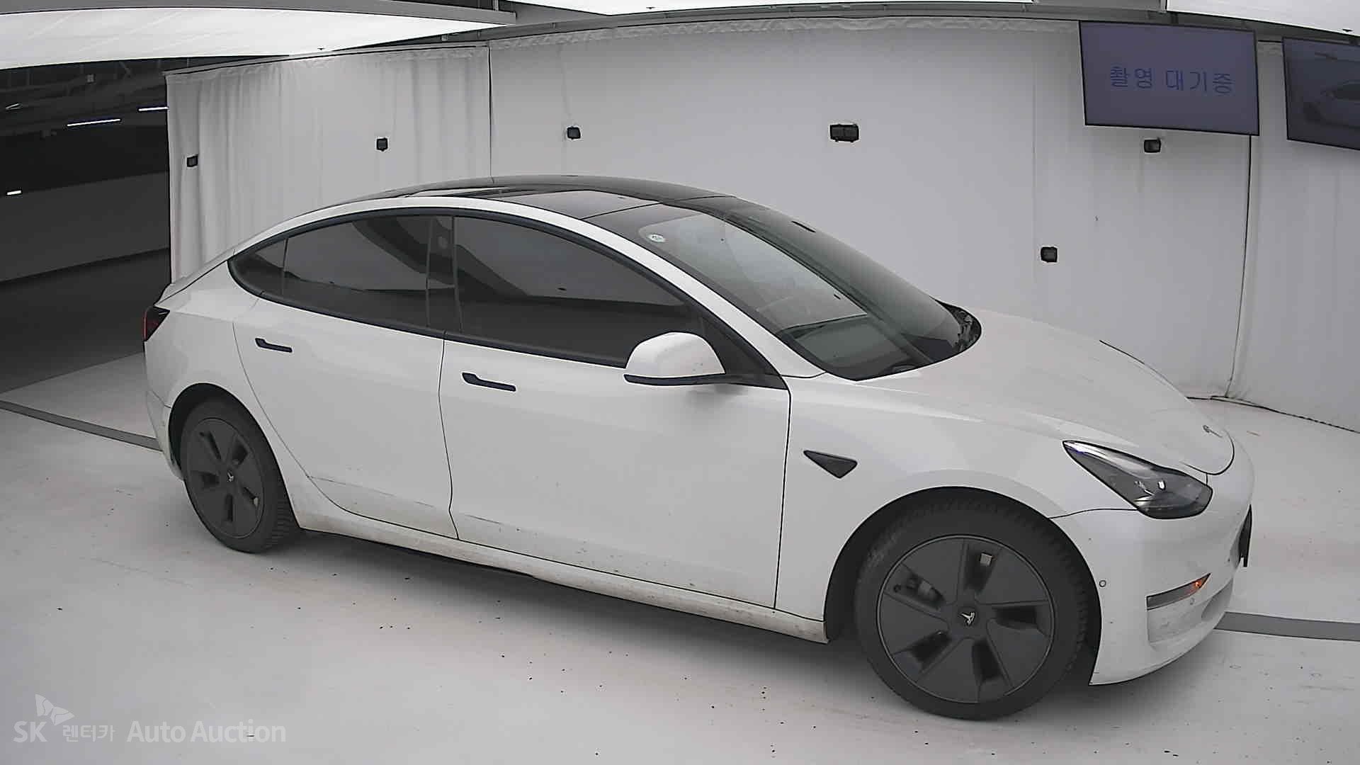 2022 - tesla model 3