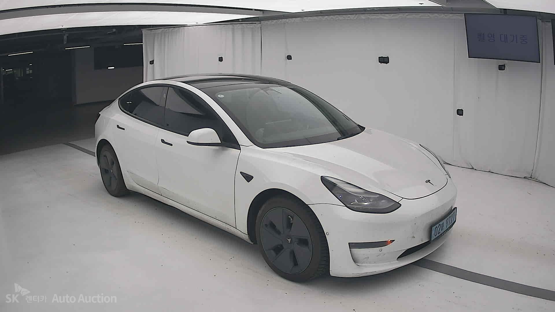 2022 - tesla model 3