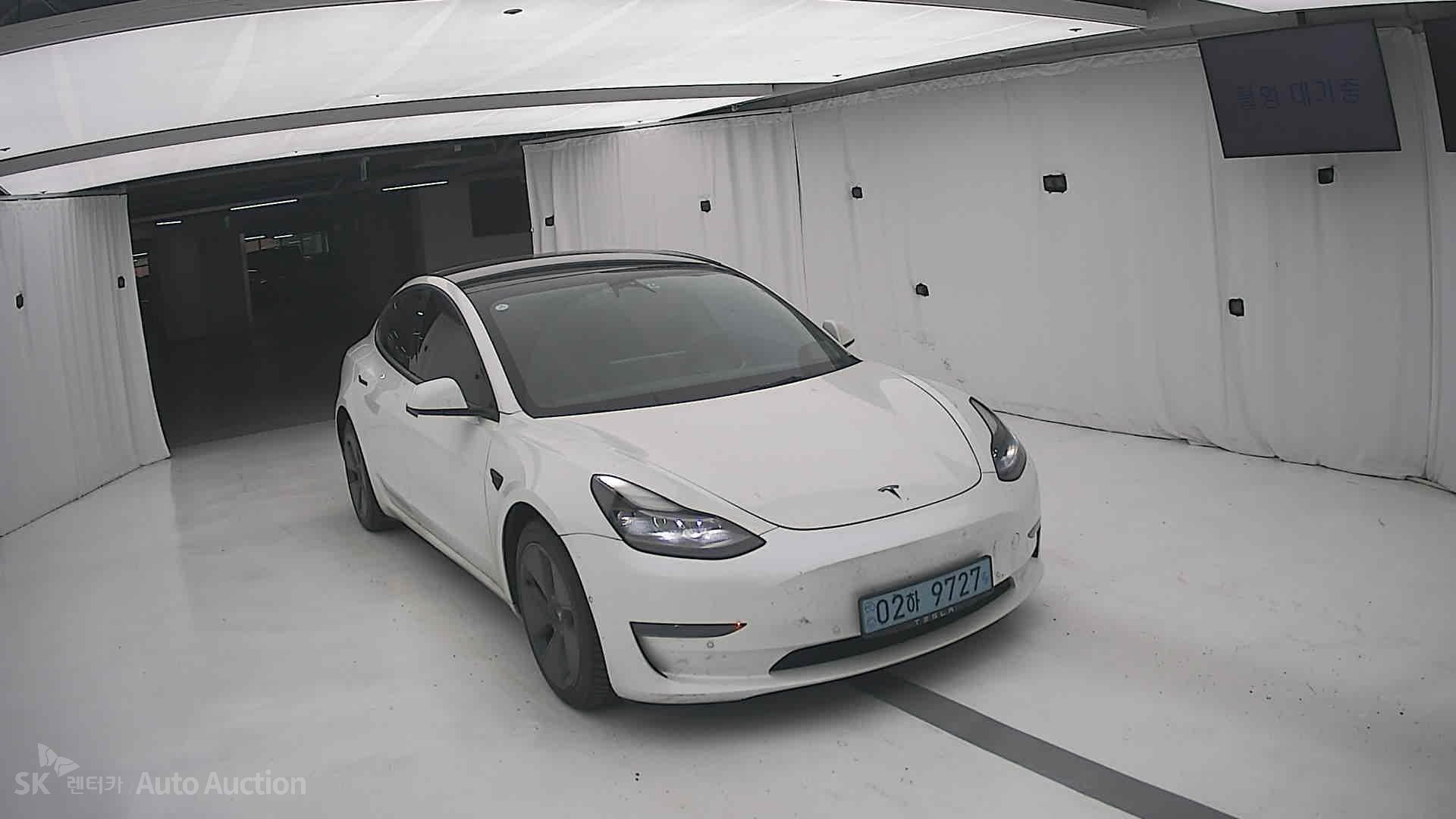 2022 - tesla model 3