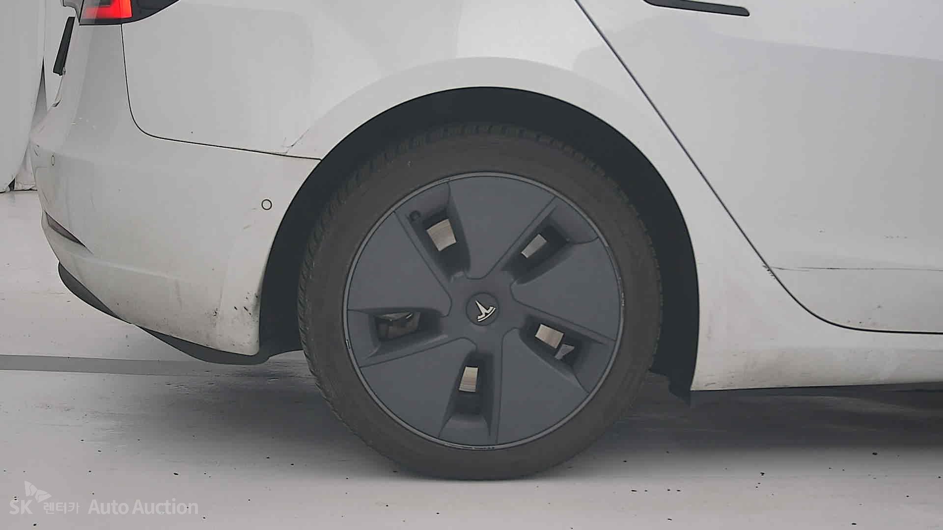 2022 - tesla model 3