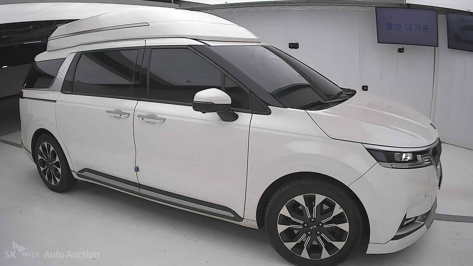 2021 - kia carnival