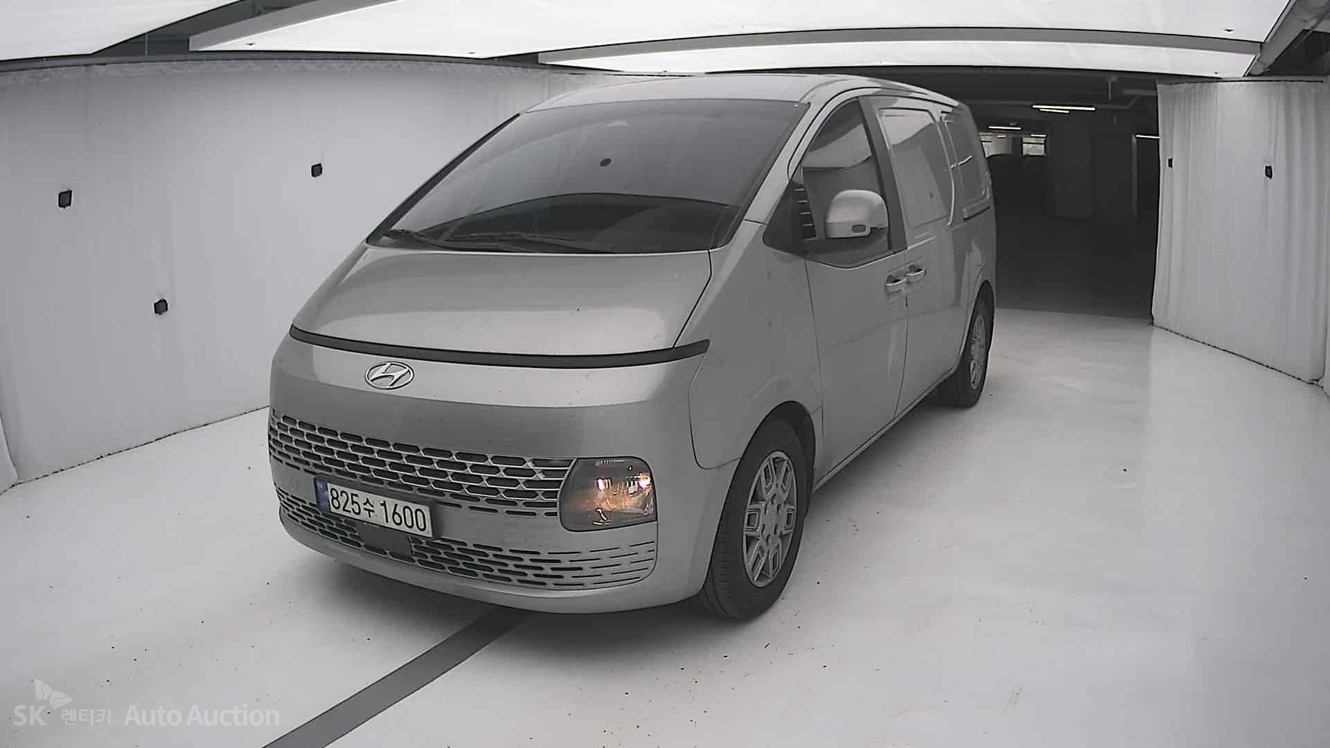 2023 - hyundai staria