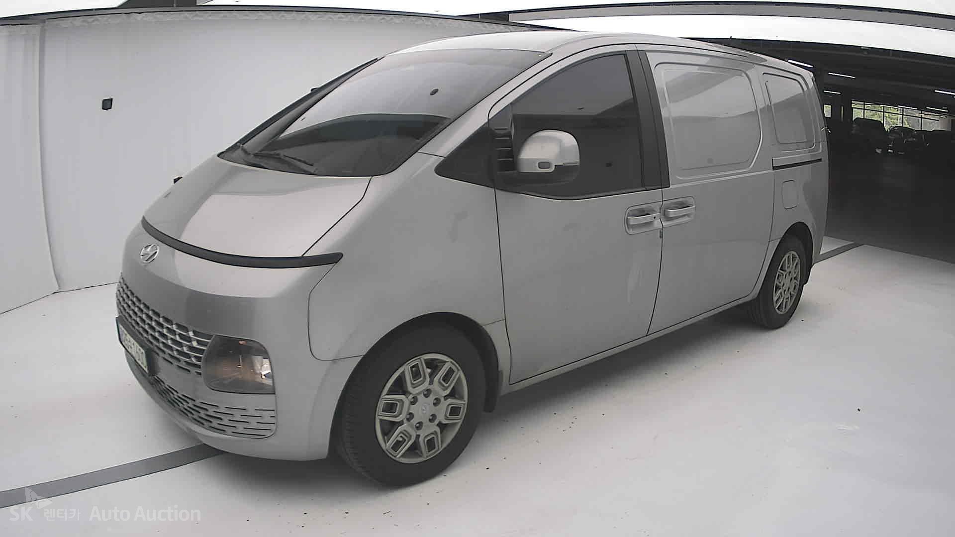 2023 - hyundai staria