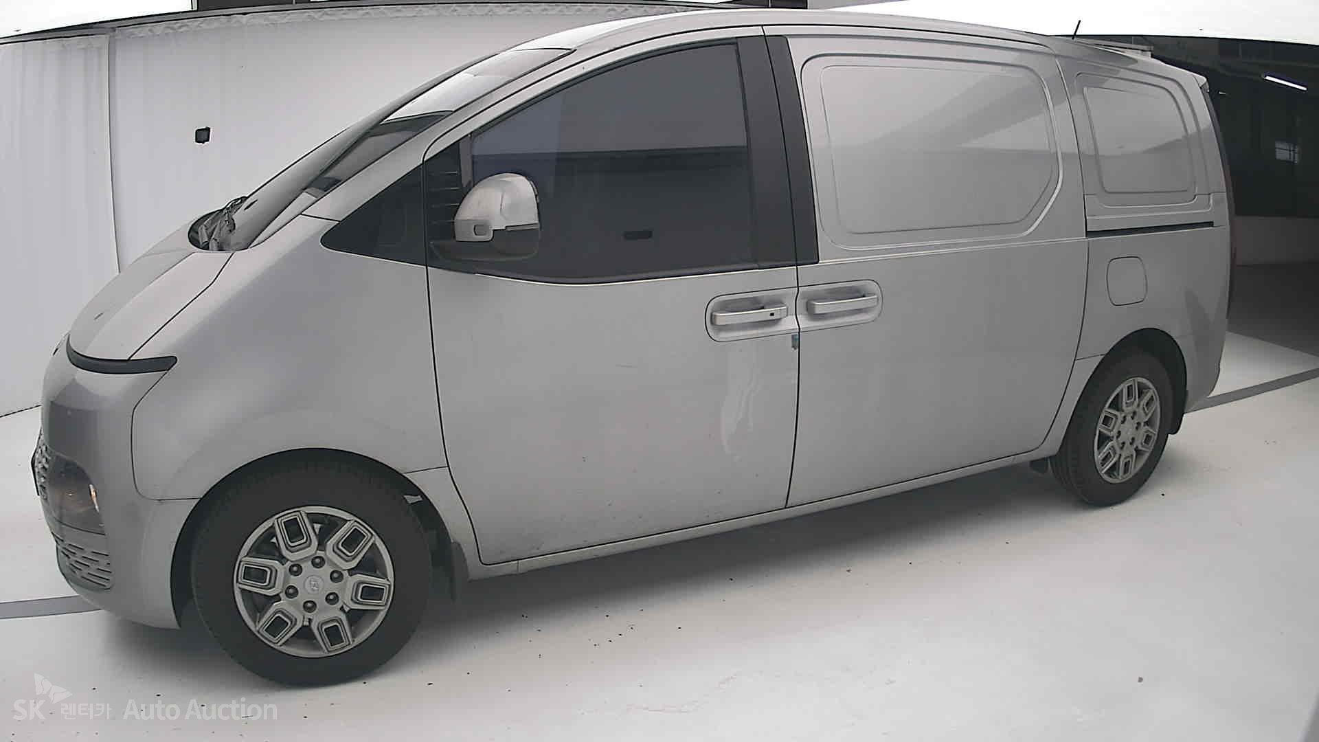2023 - hyundai staria