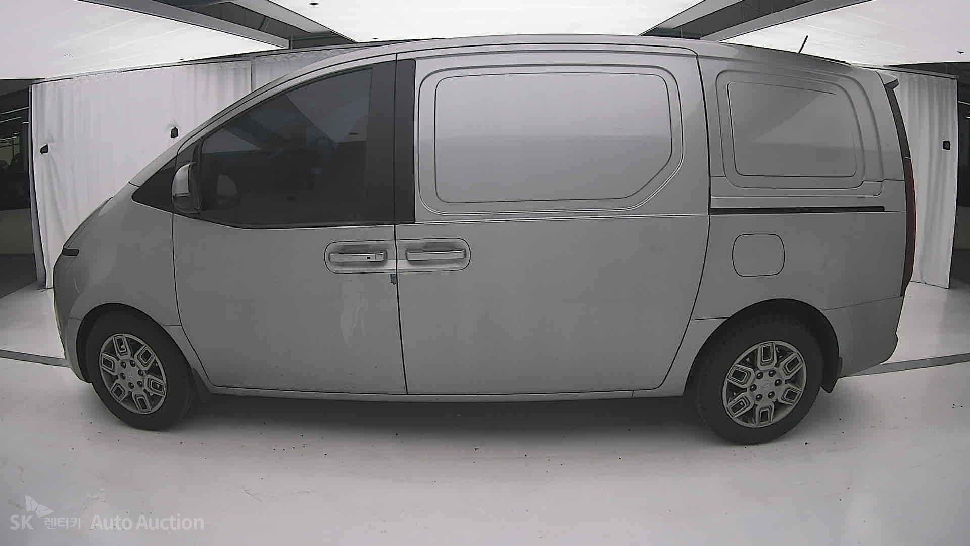 2023 - hyundai staria