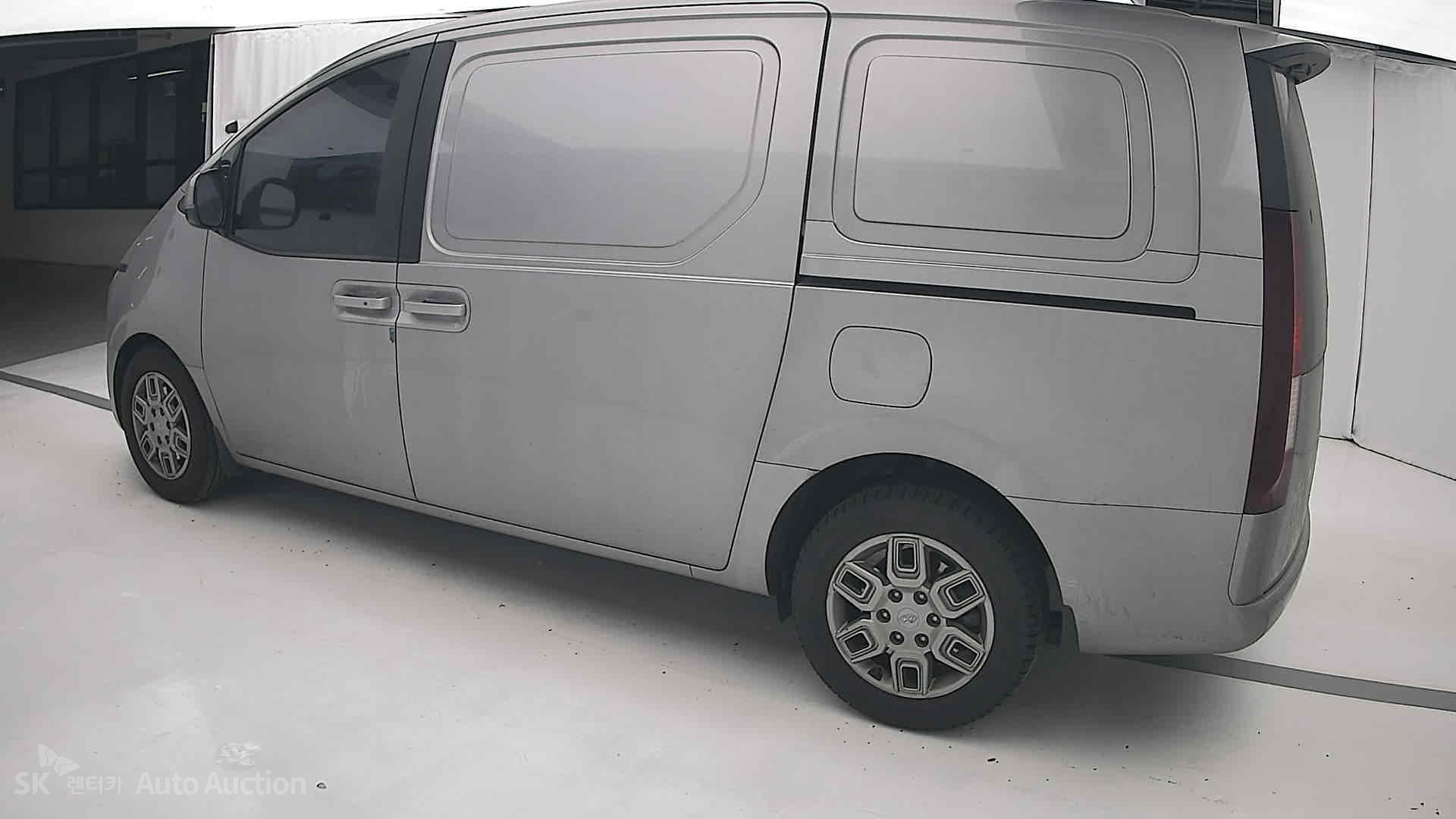 2023 - hyundai staria