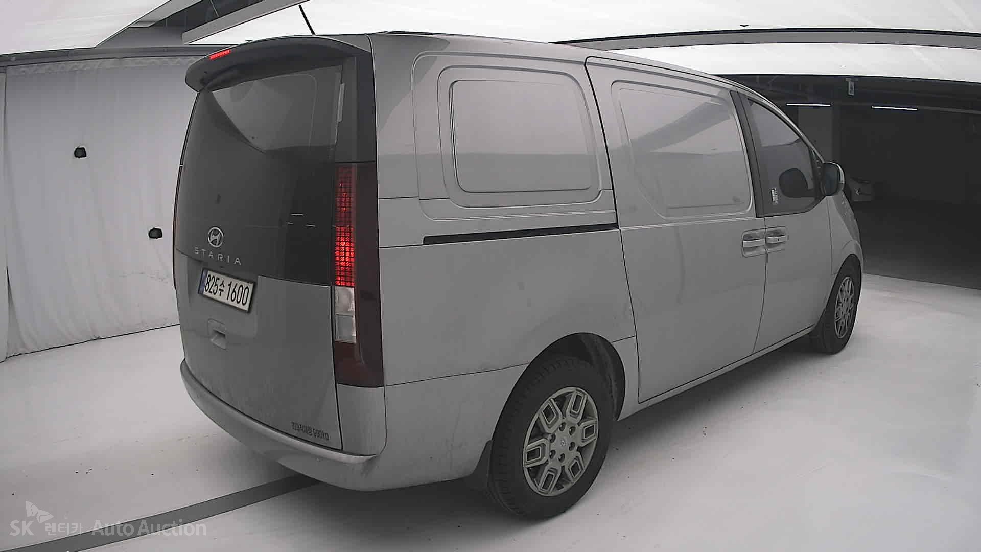 2023 - hyundai staria