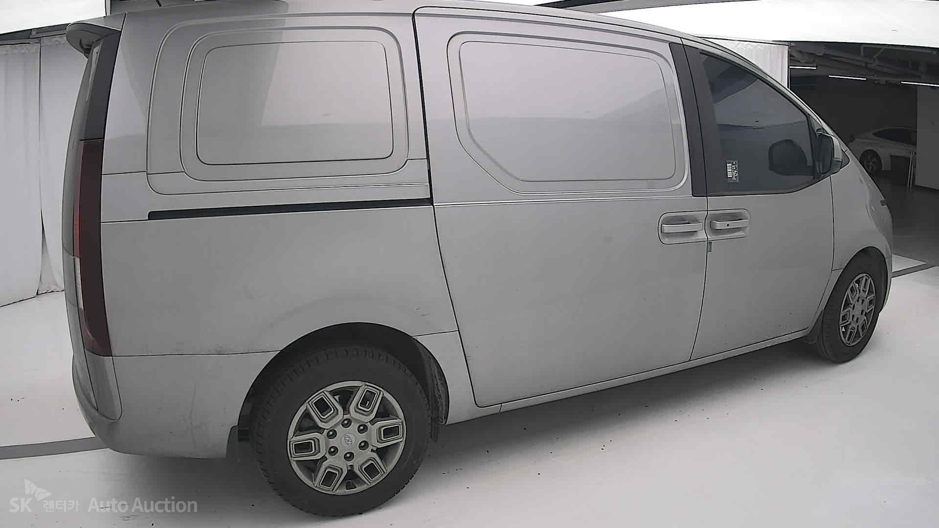 2023 - hyundai staria