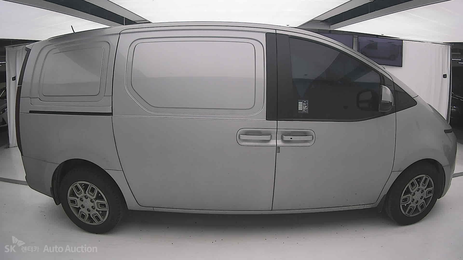 2023 - hyundai staria