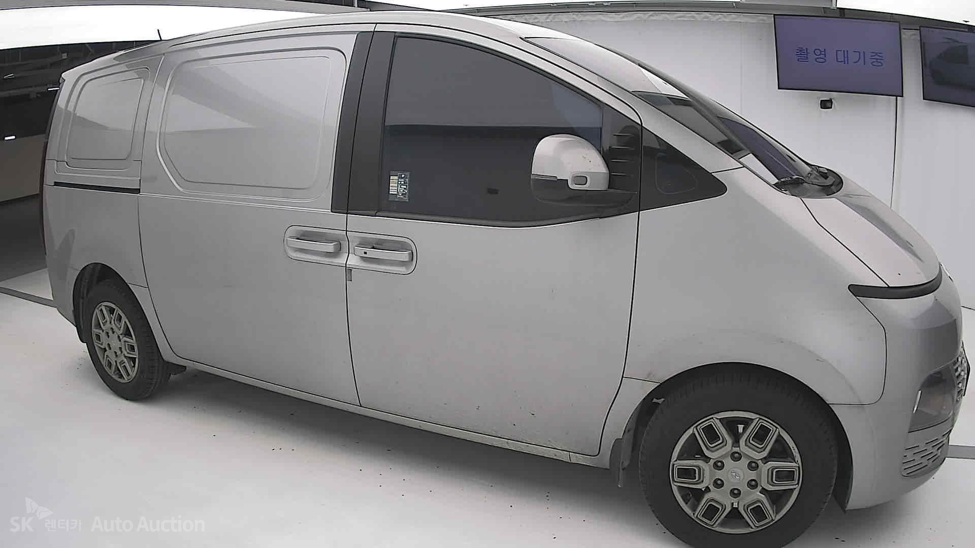 2023 - hyundai staria