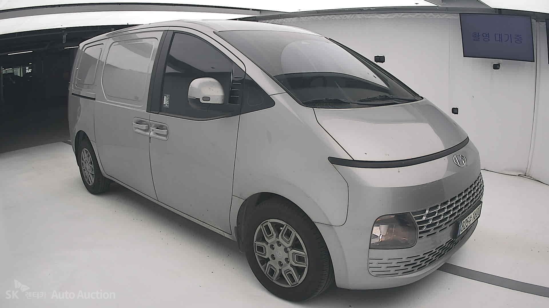 2023 - hyundai staria