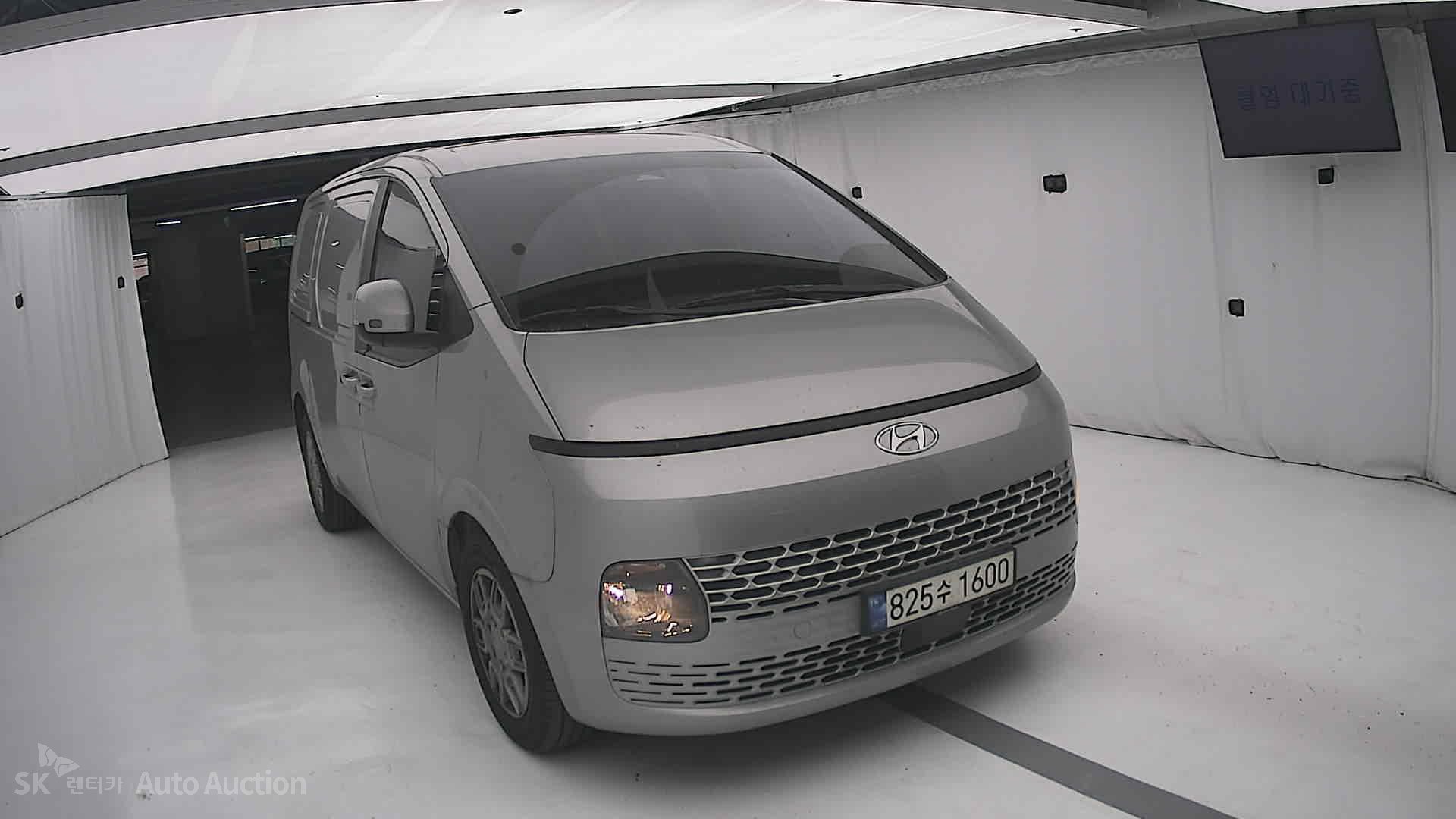 2023 - hyundai staria