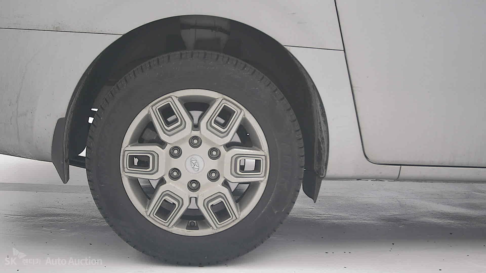 2023 - hyundai staria