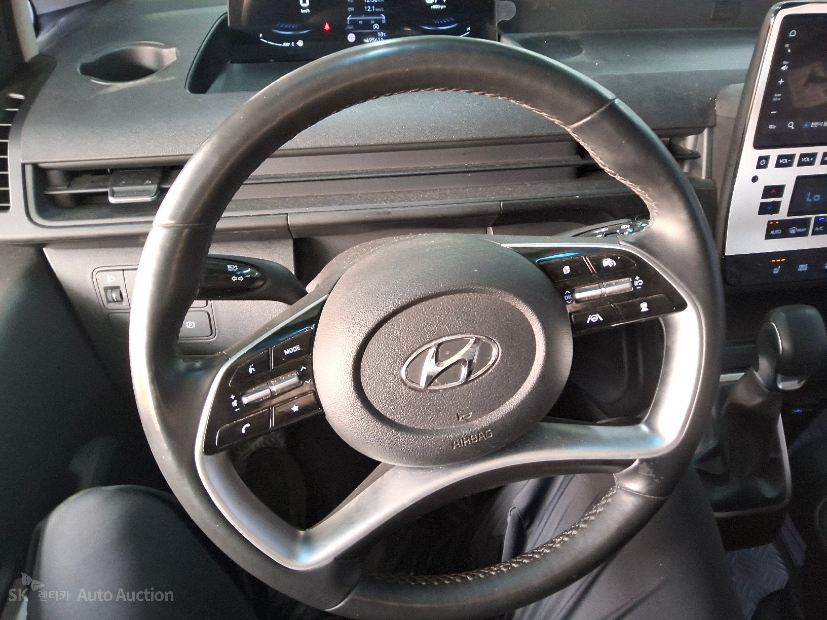 2023 - hyundai staria