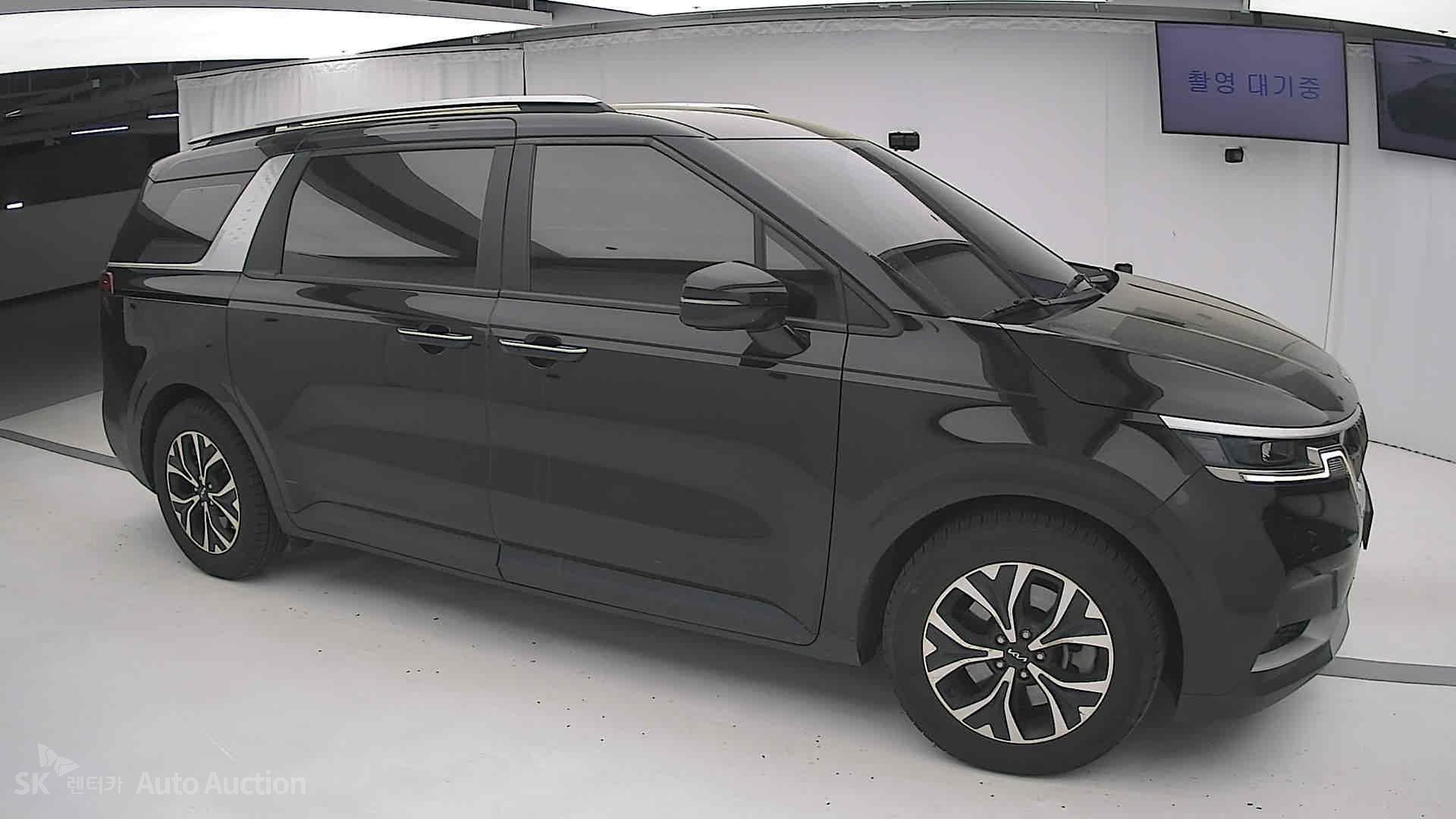 2023 - kia carnival