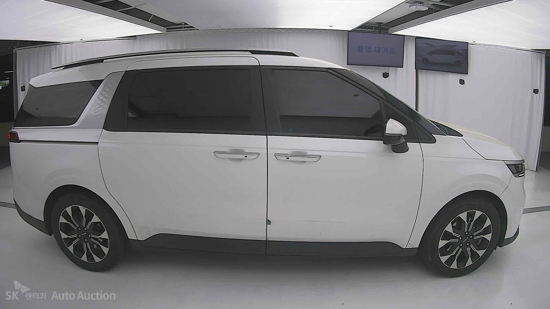 2023 - kia carnival