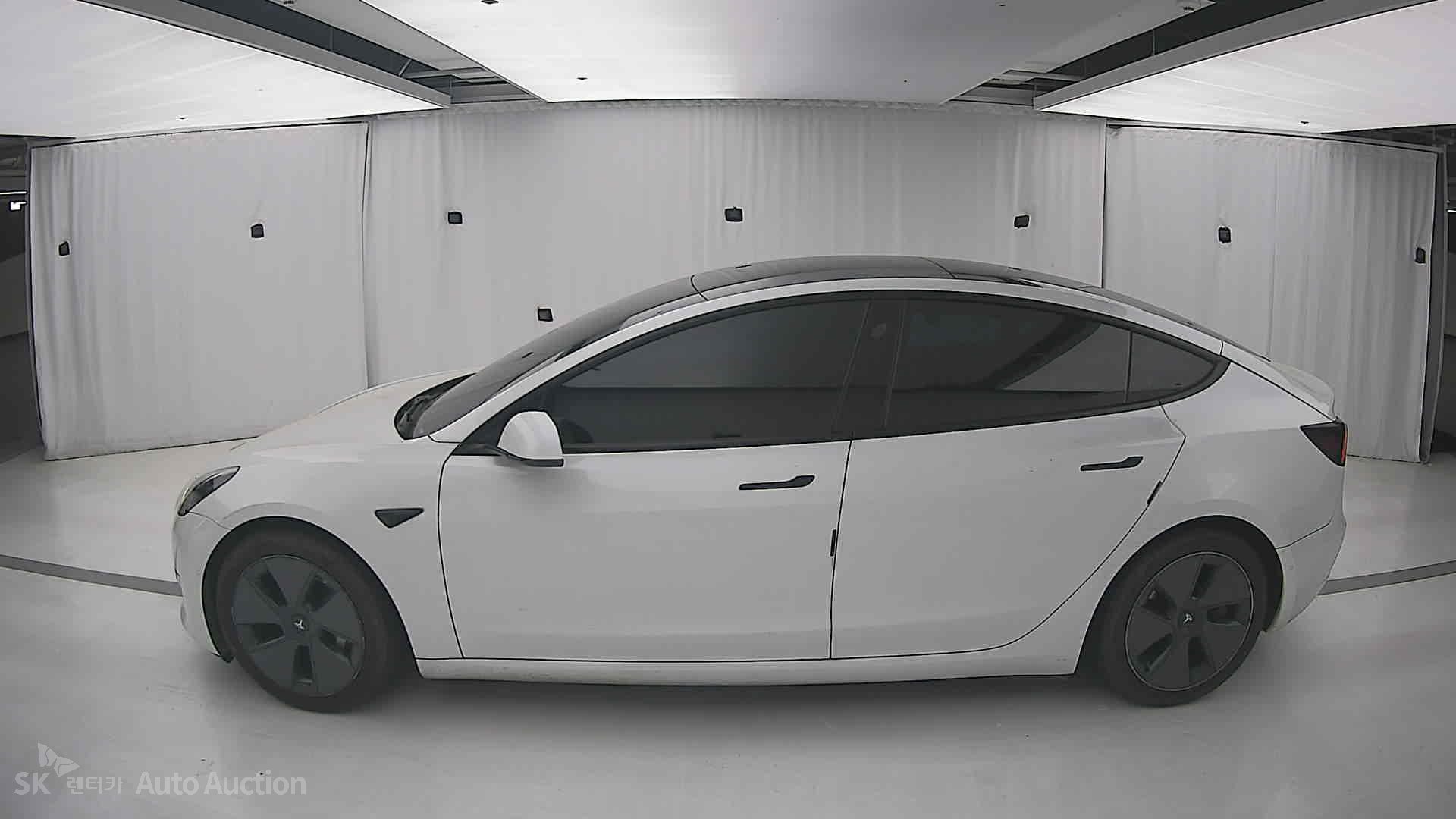 2021 - tesla model 3