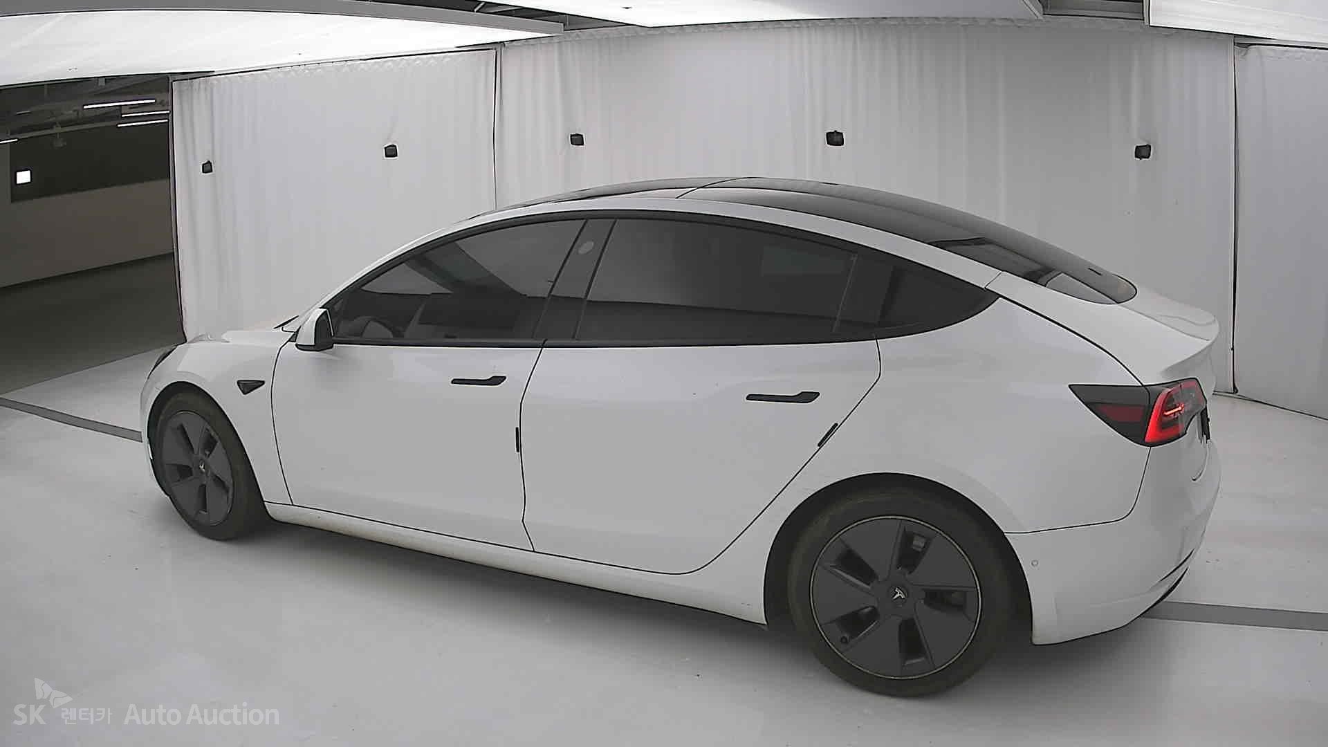 2021 - tesla model 3
