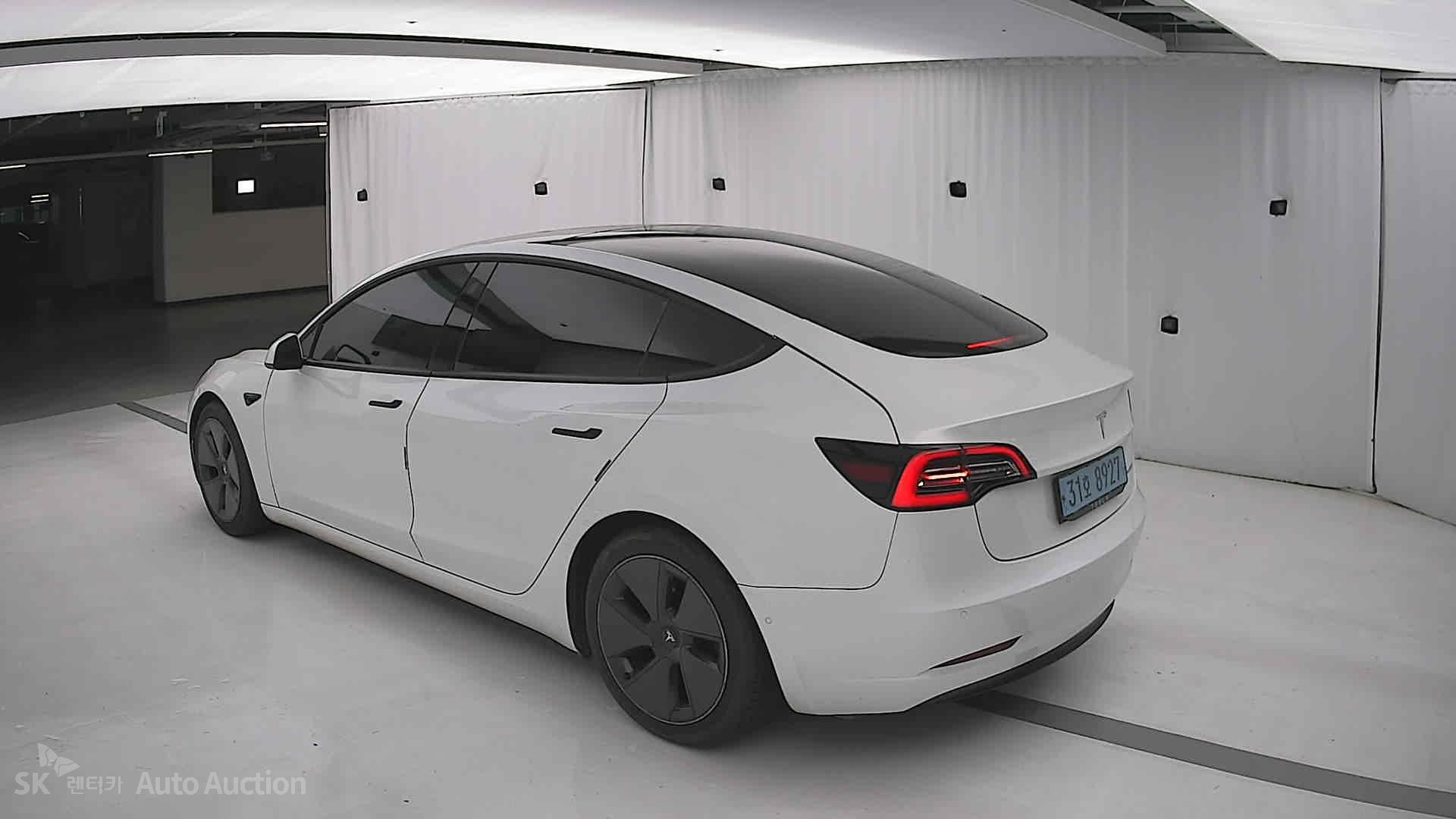 2021 - tesla model 3