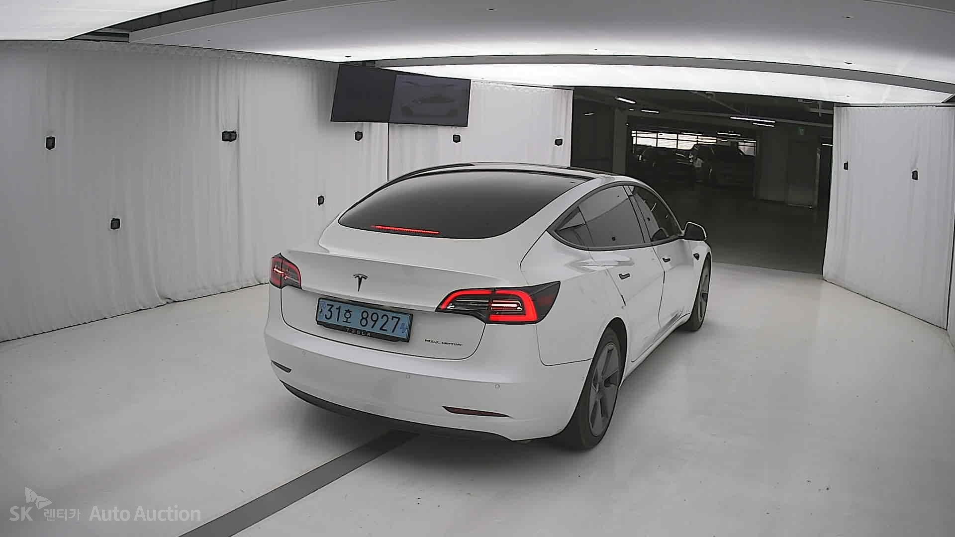 2021 - tesla model 3