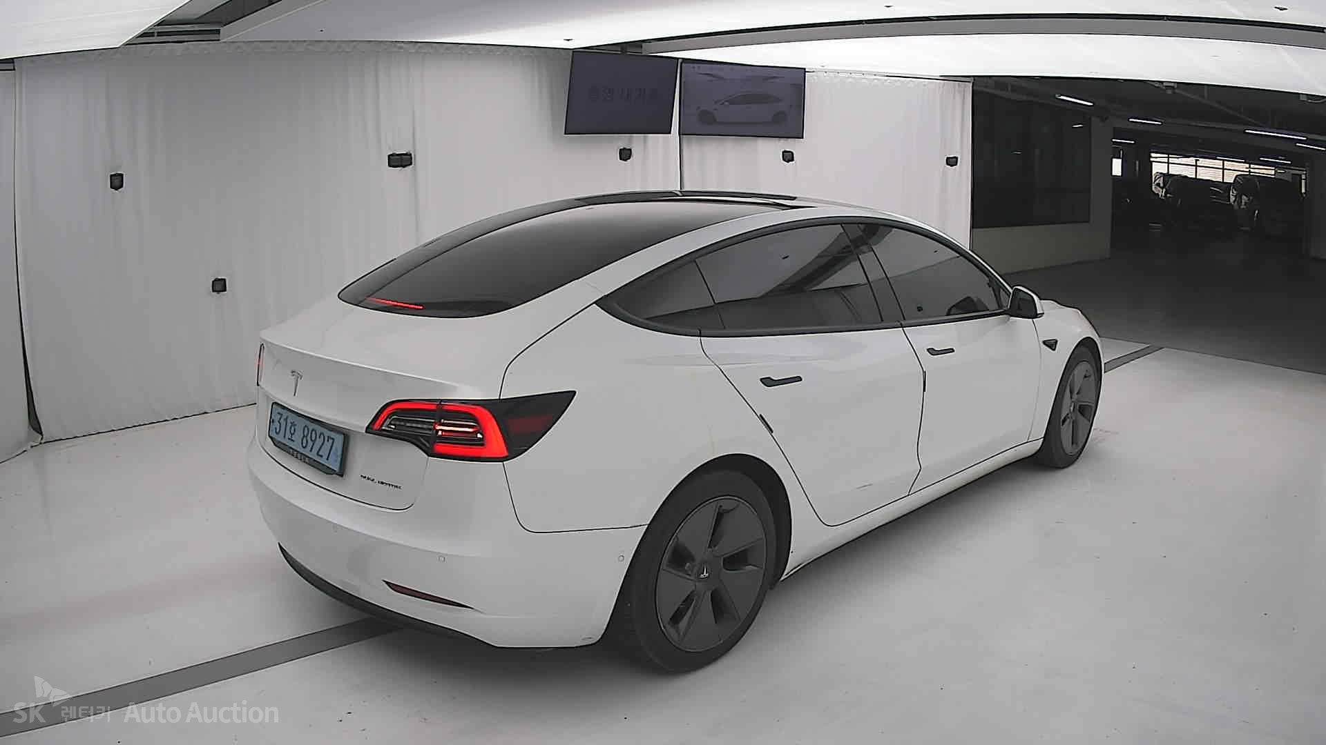 2021 - tesla model 3