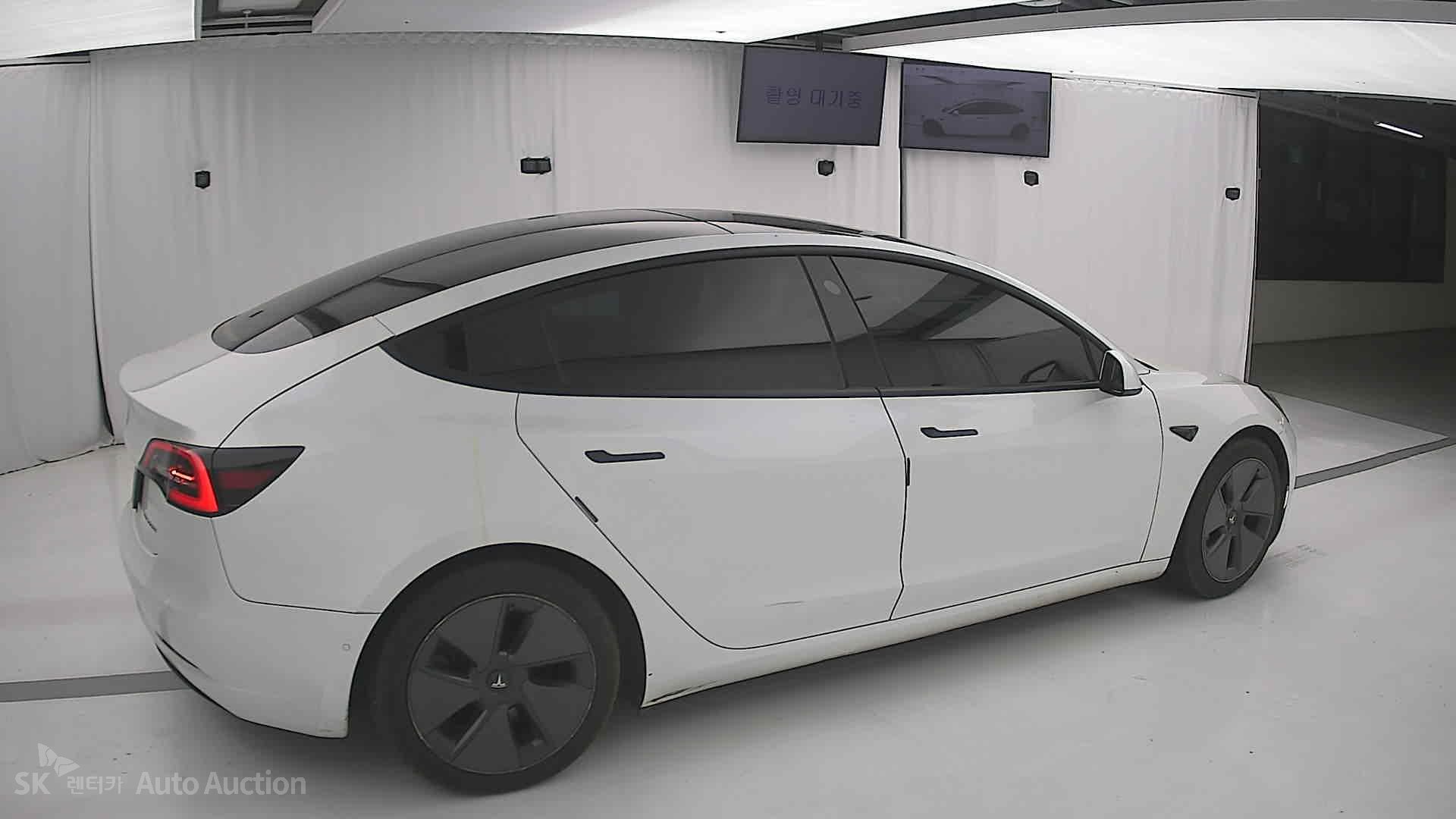 2021 - tesla model 3