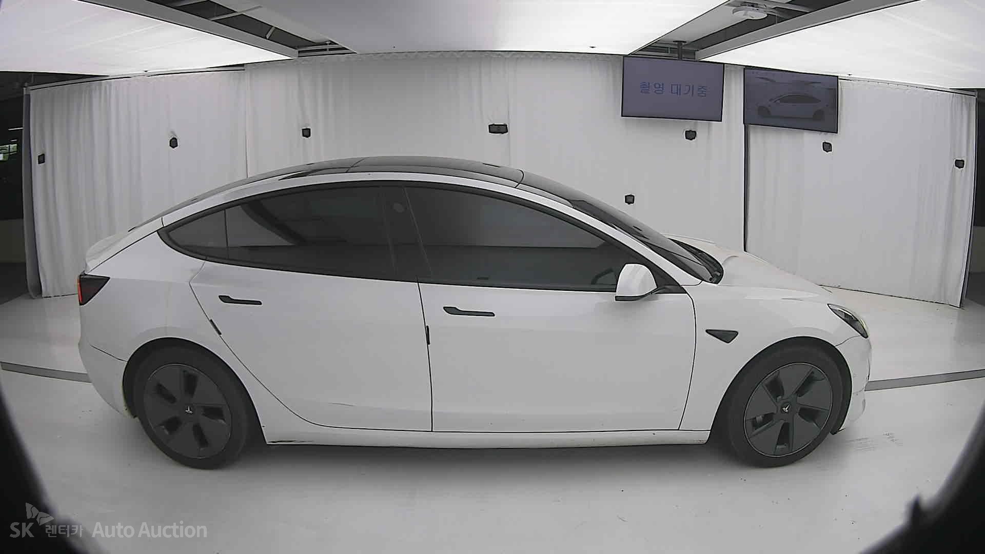 2021 - tesla model 3
