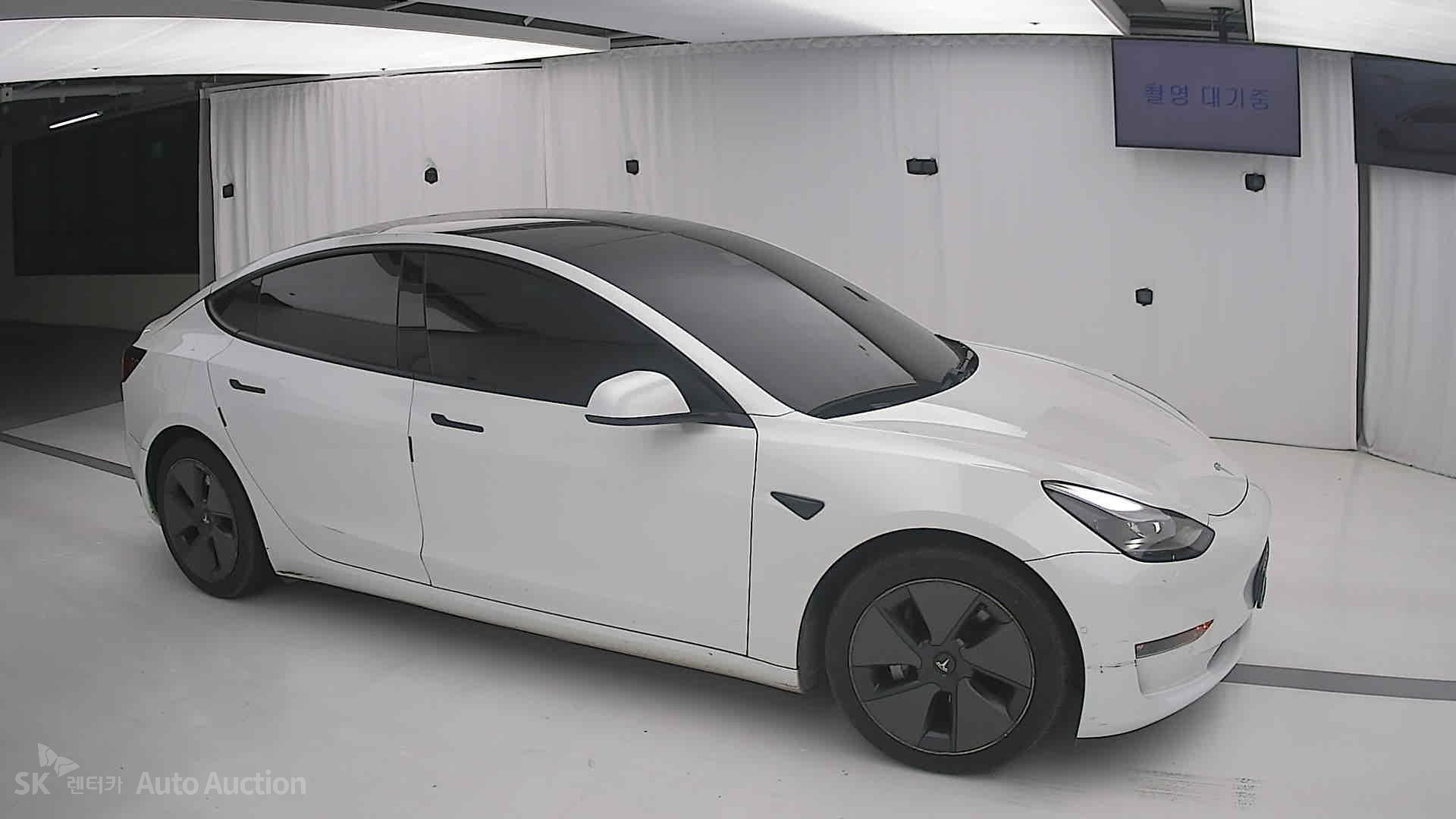 2021 - tesla model 3