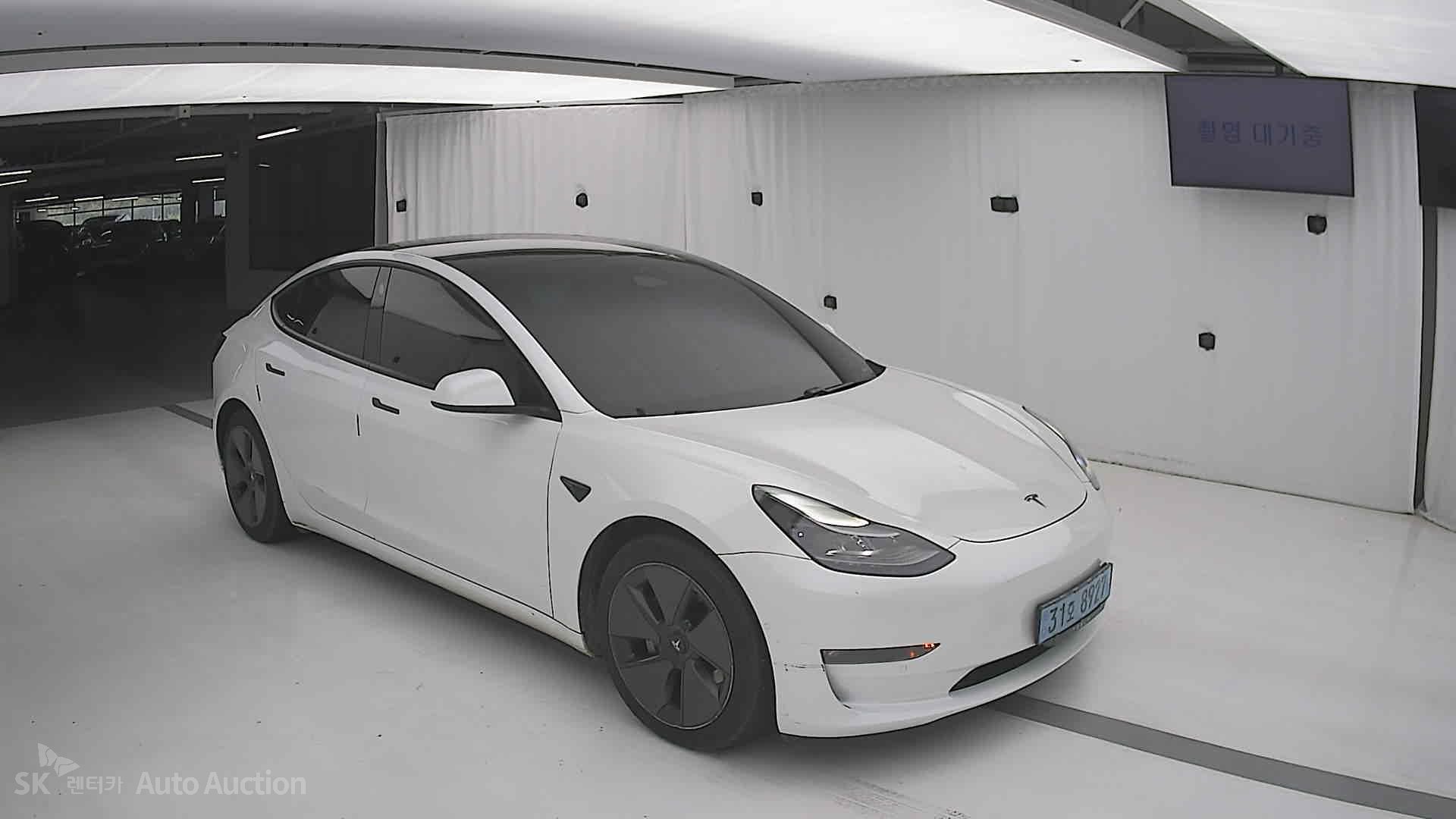 2021 - tesla model 3