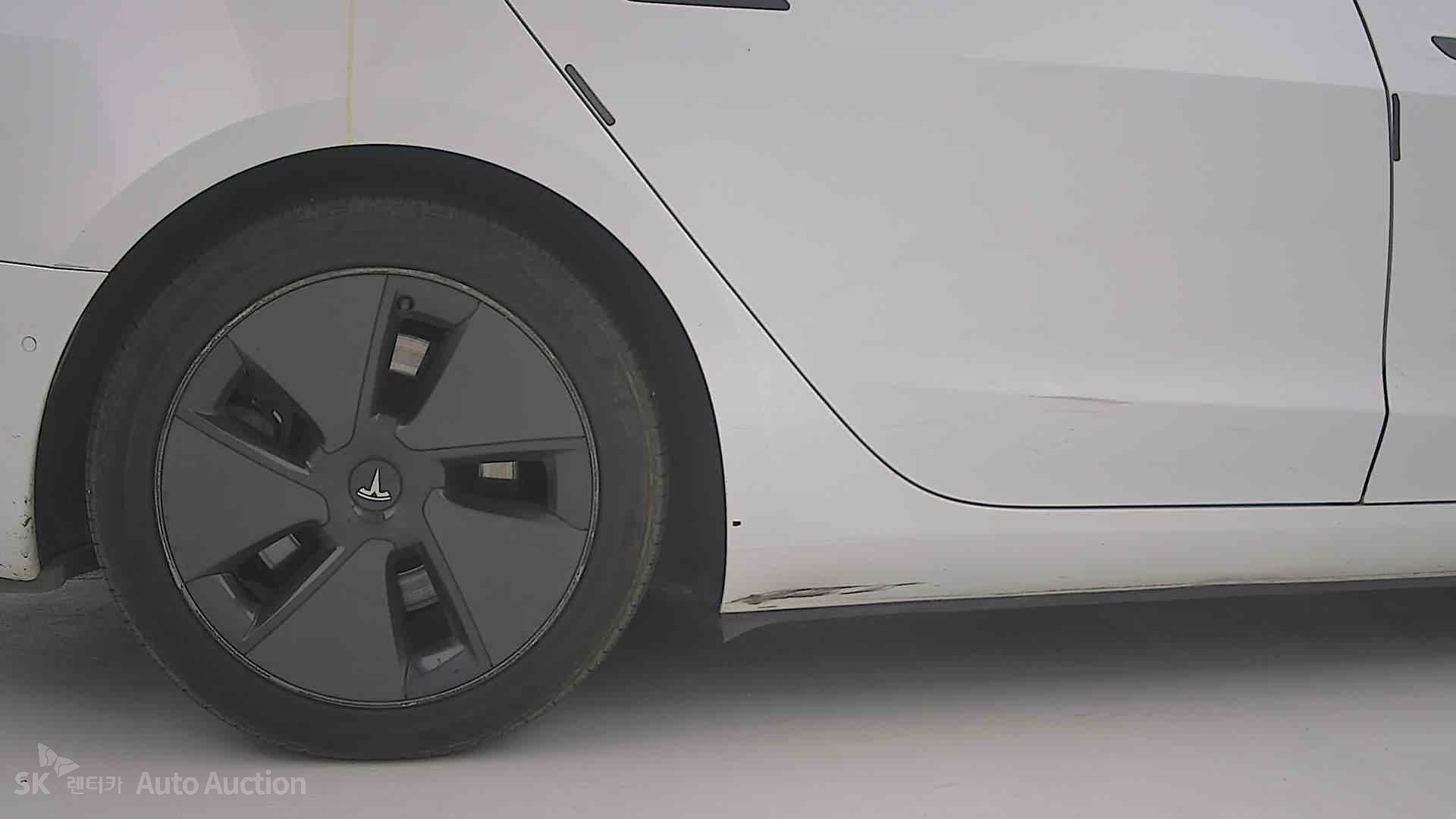 2021 - tesla model 3