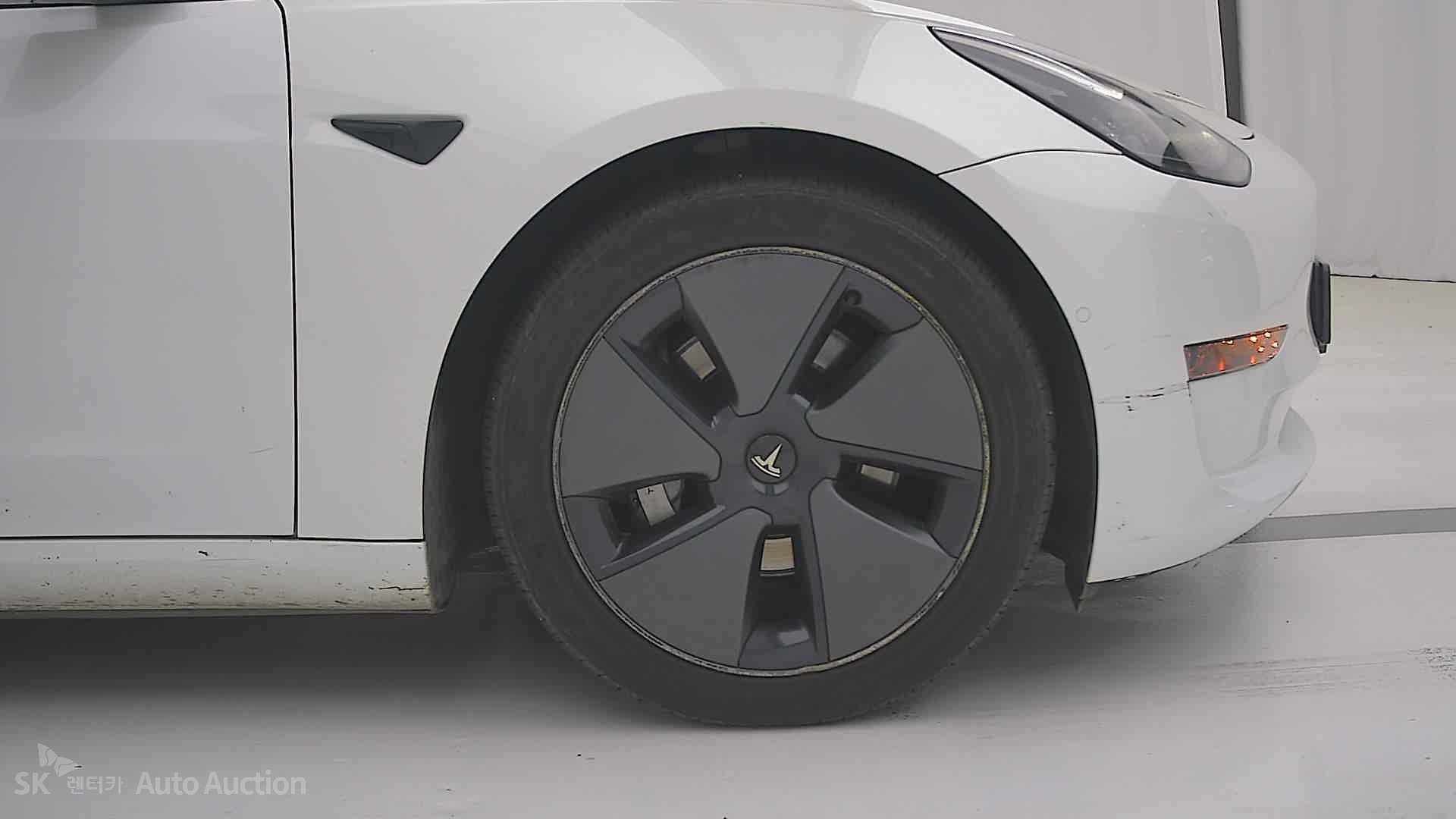 2021 - tesla model 3
