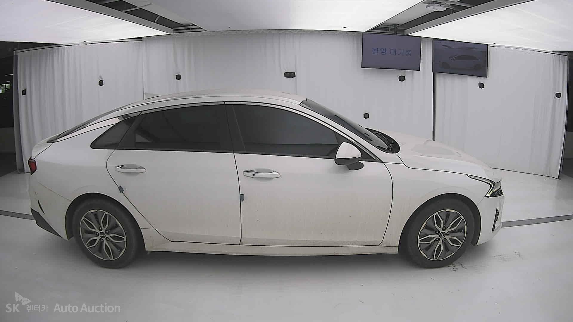 2022 - kia k5
